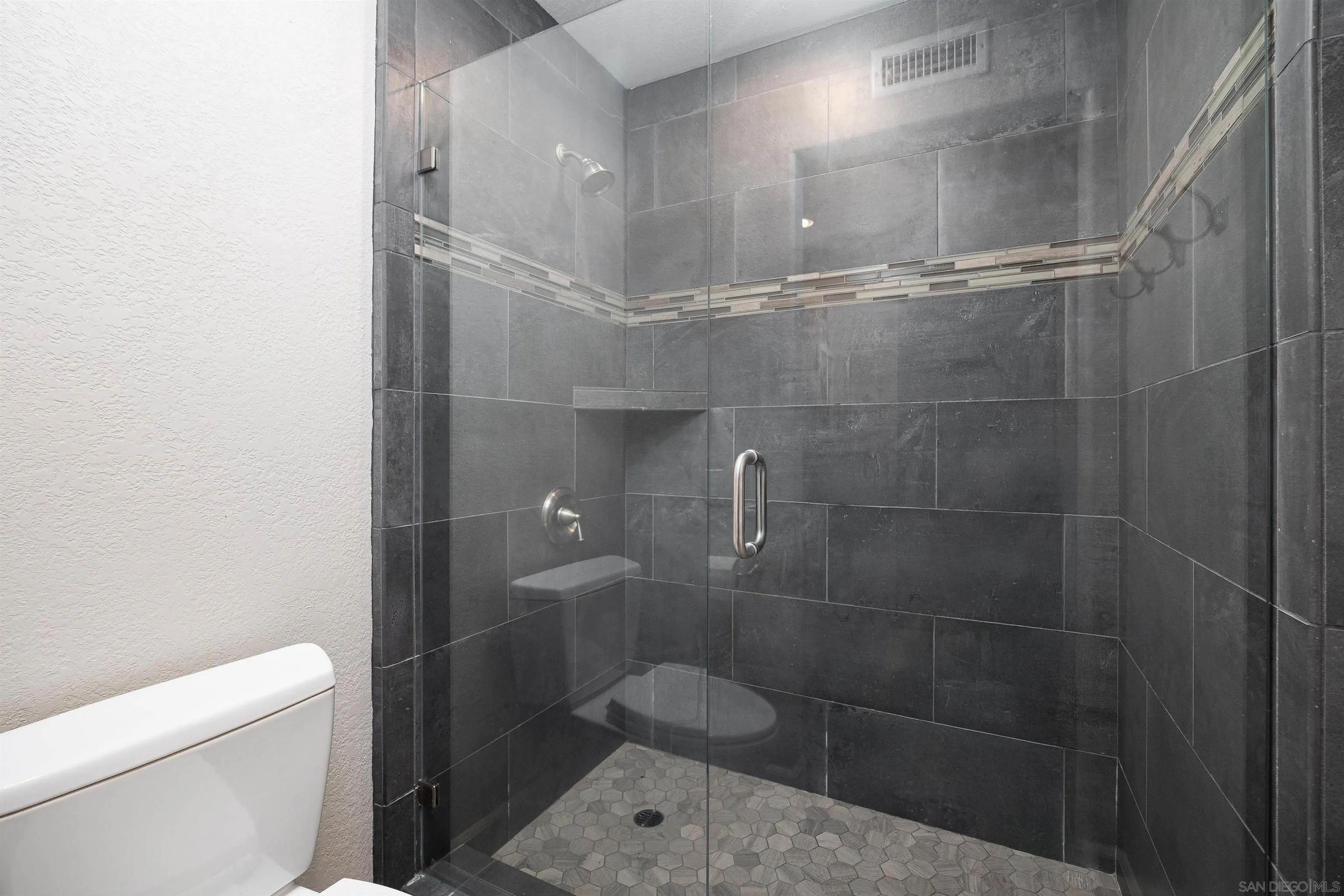 https://cdn.realtyfeed.com/cdn/127/260009072/2b264f0a82508ac77bd7861ab06a236f.webp