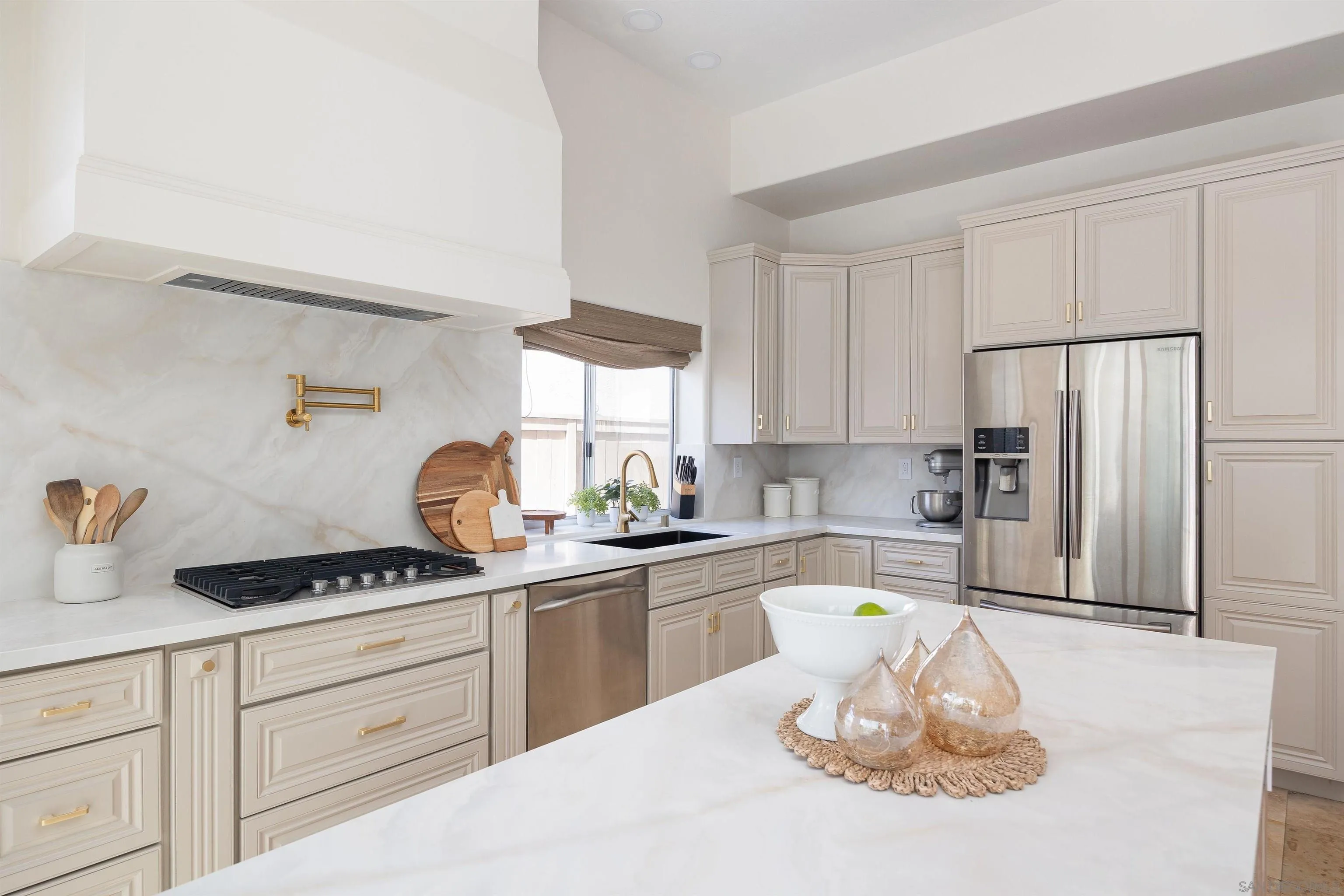 https://cdn.realtyfeed.com/cdn/127/260009072/7ab6b7920c53cdb35bff46a5cce43a42.webp