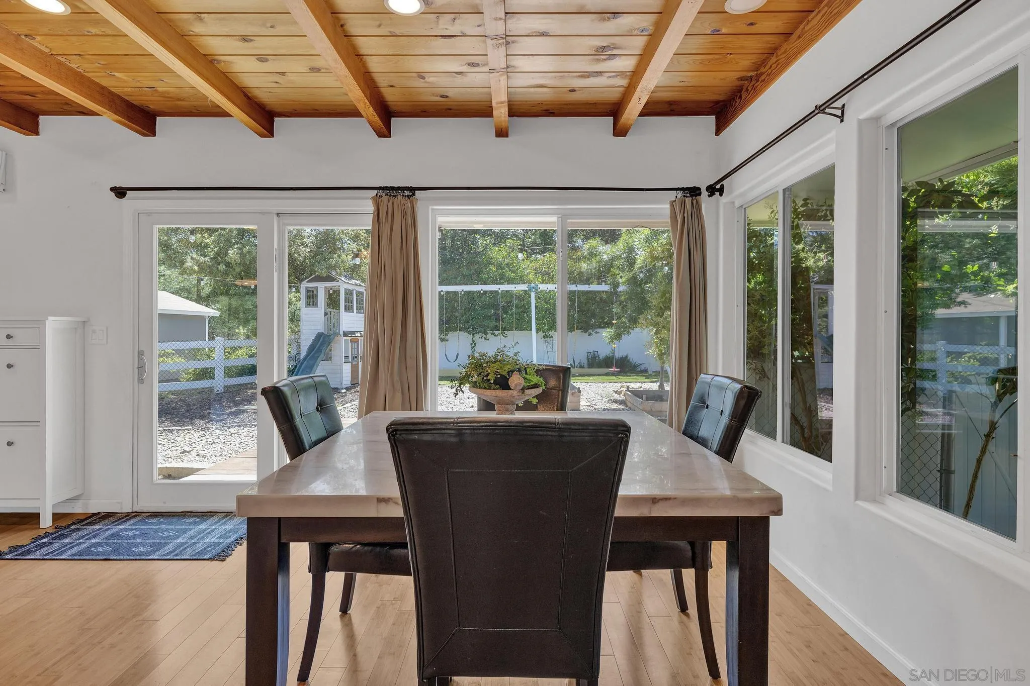 https://cdn.realtyfeed.com/cdn/127/260009073/3498149f3389f7f579fb268927f1bb83.webp