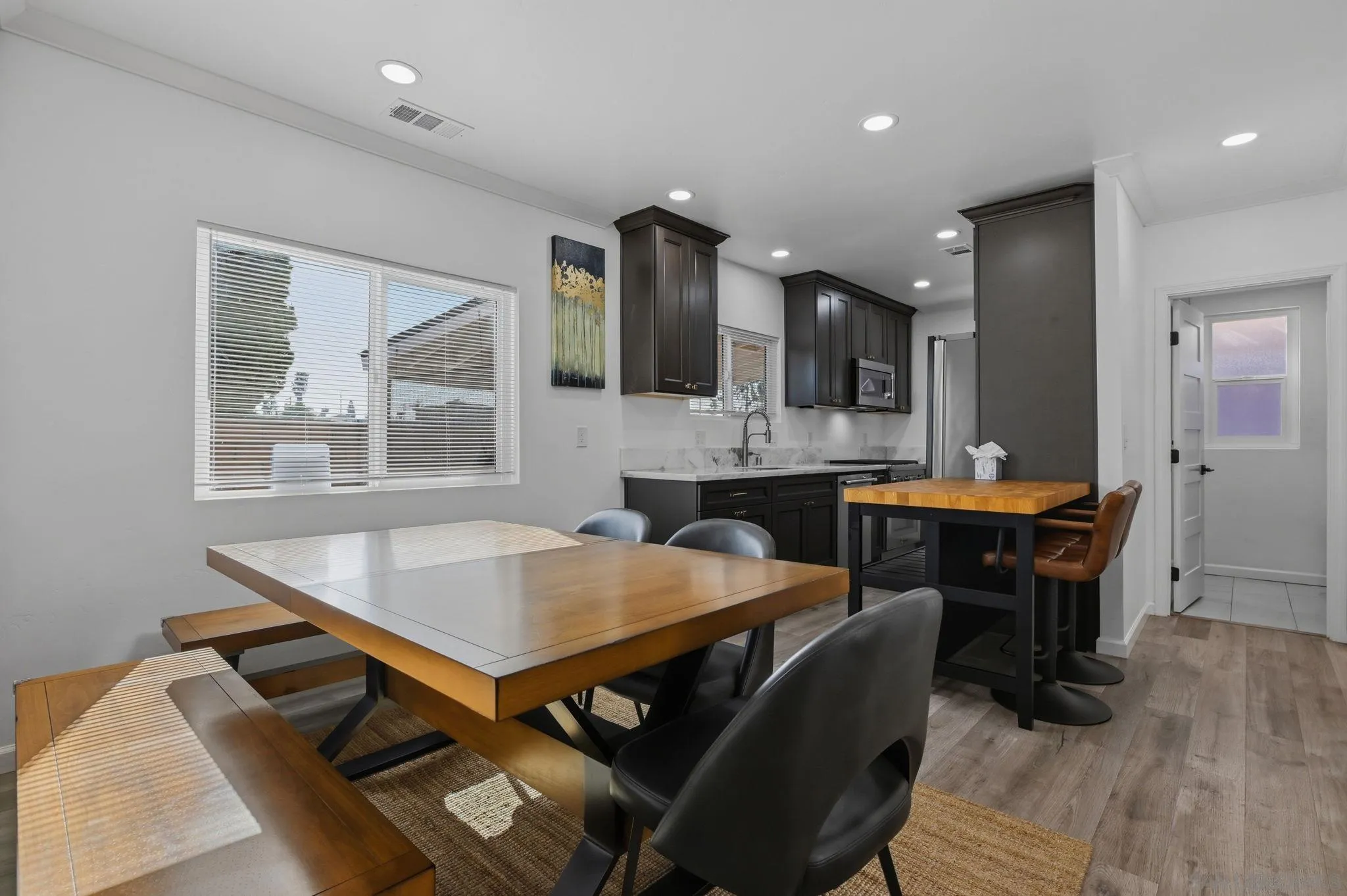 https://cdn.realtyfeed.com/cdn/127/260009075/ce64e9a9093d7e3d257656594f8408e7.webp