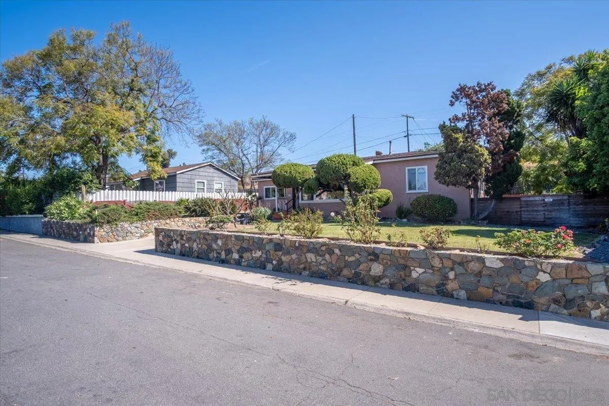 https://cdn.realtyfeed.com/cdn/127/260009077/15bd3327939d47323bdc54103d0fcc48.webp