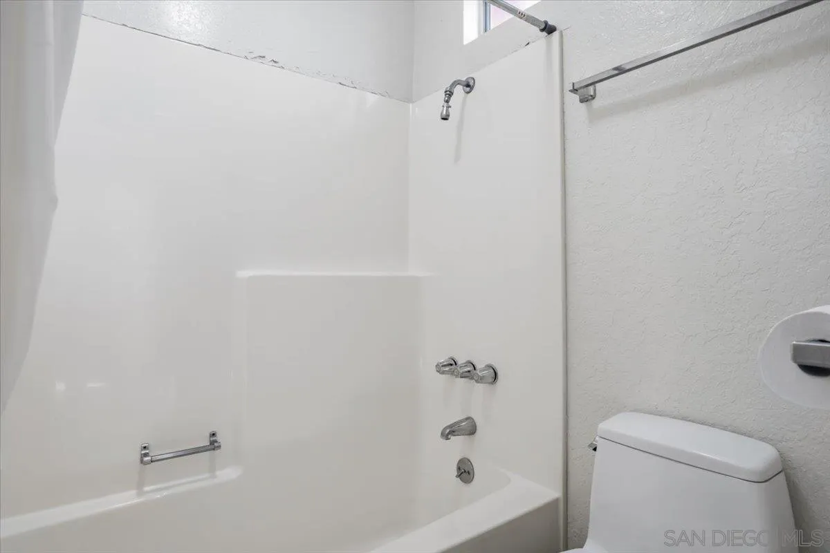 https://cdn.realtyfeed.com/cdn/127/260009077/702521576f69d24aa4859f340cecda31.webp