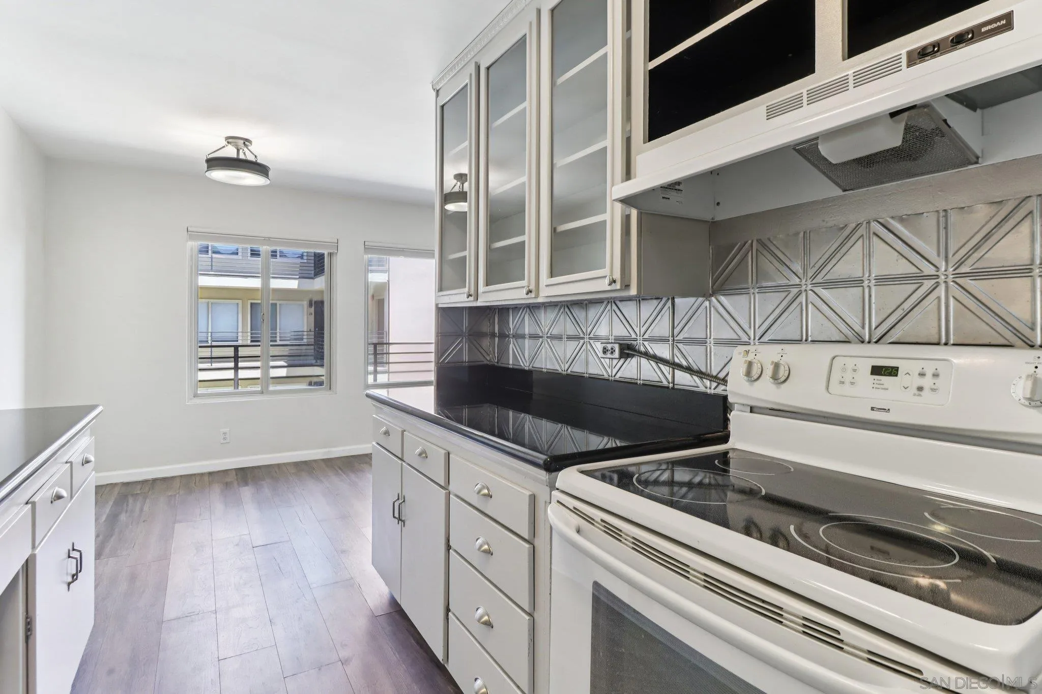 https://cdn.realtyfeed.com/cdn/127/260009080/8f1e000f5ba2f281fdc57f78b5b6dfce.webp