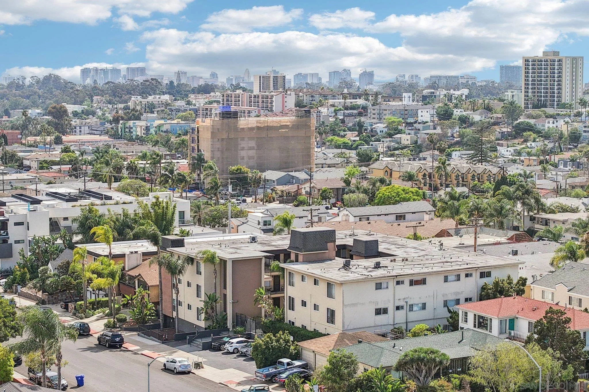 https://cdn.realtyfeed.com/cdn/127/260009080/97b269e44ee1e75bd18cae2789b676cd.webp