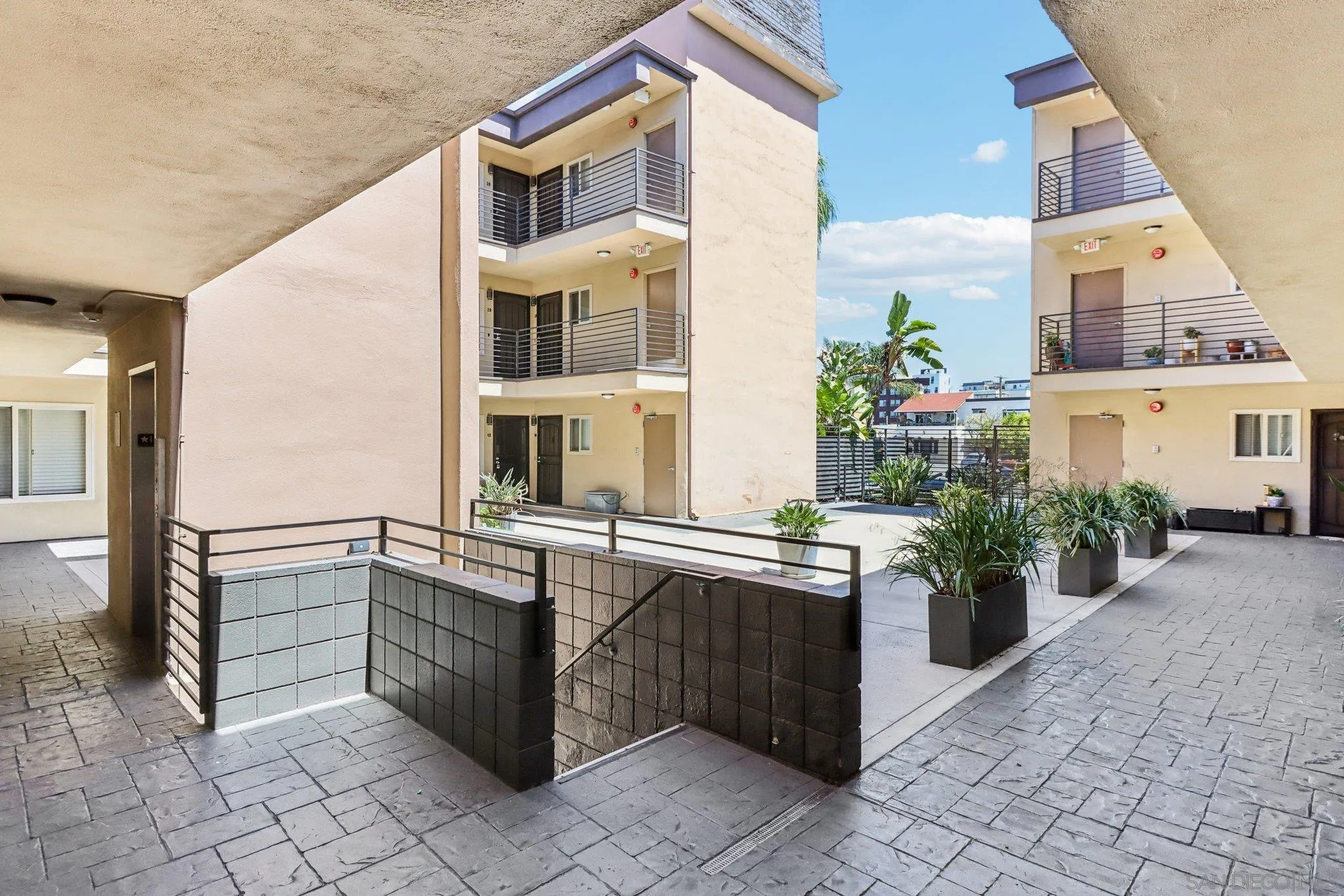https://cdn.realtyfeed.com/cdn/127/260009080/a8c702d8375f24655b3480ebbd303a65.webp