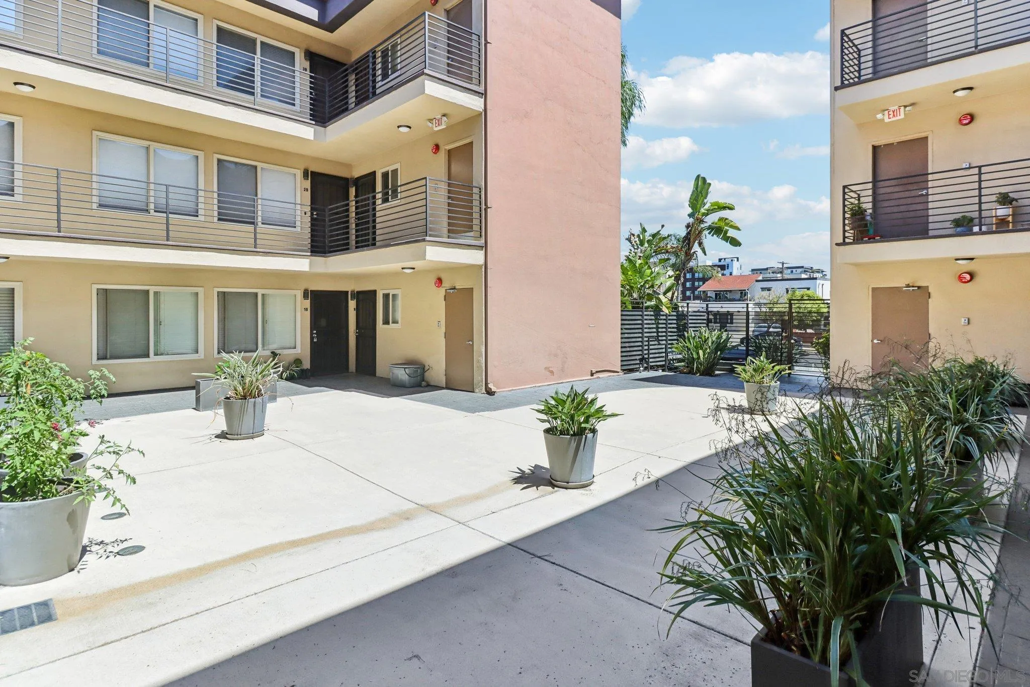 https://cdn.realtyfeed.com/cdn/127/260009080/eefc94469132488712c7a7670d6743bc.webp