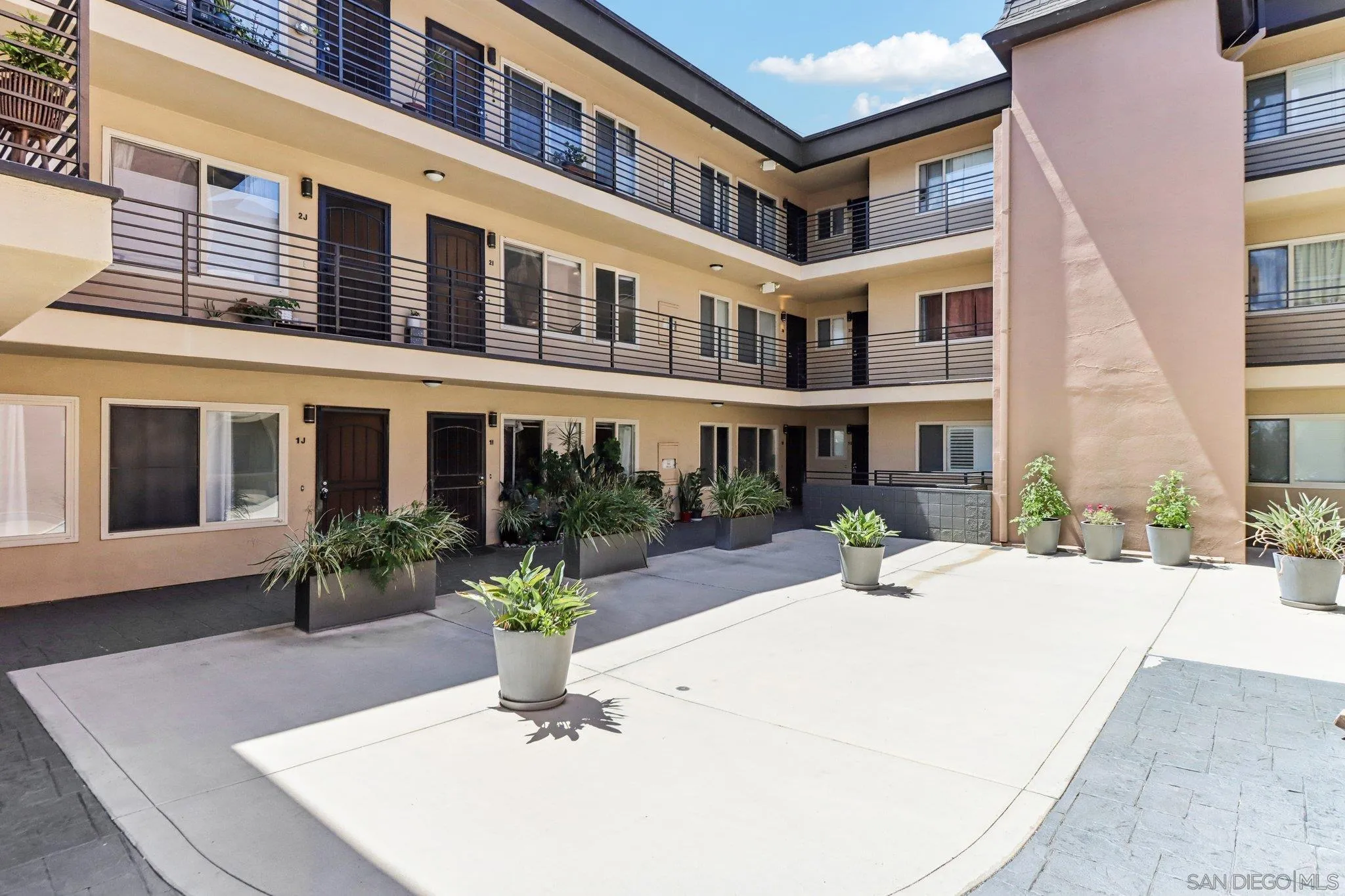 https://cdn.realtyfeed.com/cdn/127/260009080/fde16be9706f58a04d273ba365b39952.webp