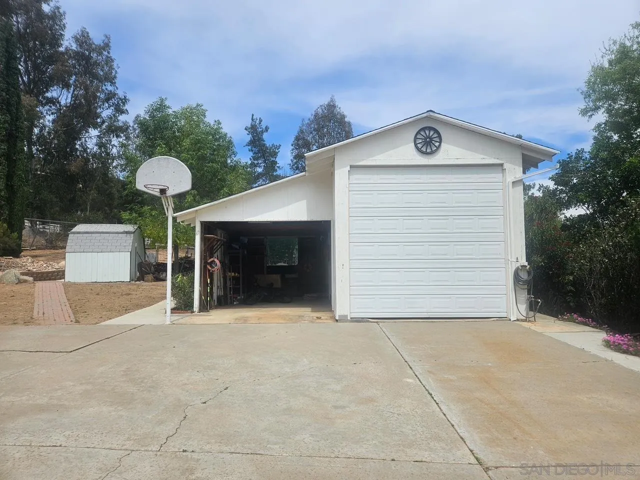 https://cdn.realtyfeed.com/cdn/127/260009086/cc56331154d337eeaf39b31ac4b8abf4.webp