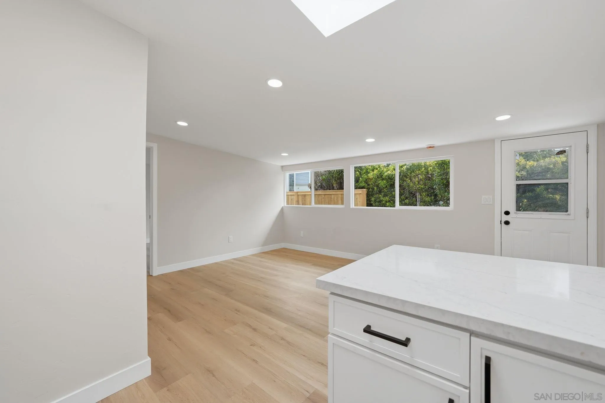 https://cdn.realtyfeed.com/cdn/127/260009089/00f7c14a4019aac2afbecced38fd3625.webp
