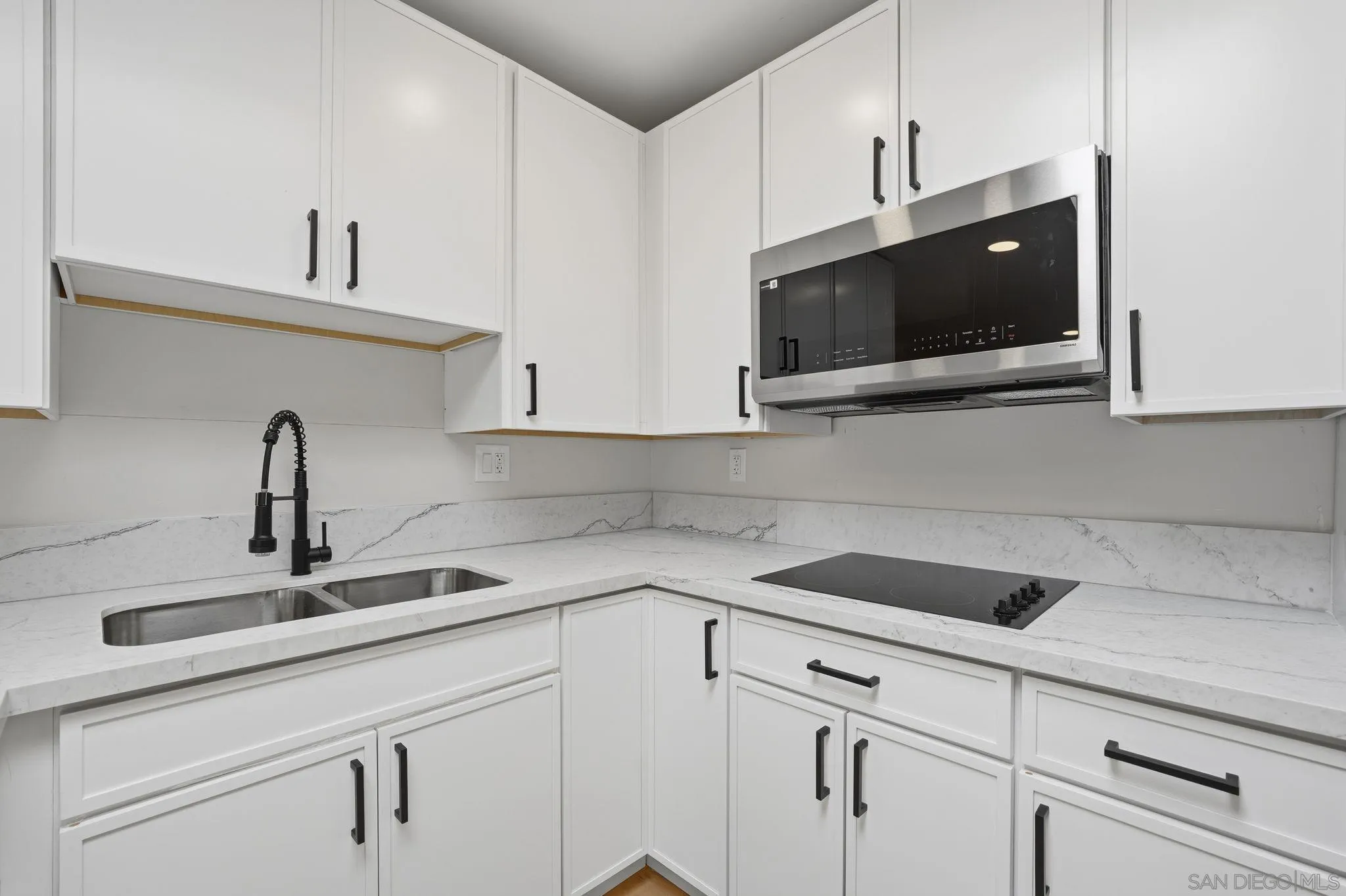 https://cdn.realtyfeed.com/cdn/127/260009089/ab2c9f1cd768f1703aa9748ab6310c0d.webp