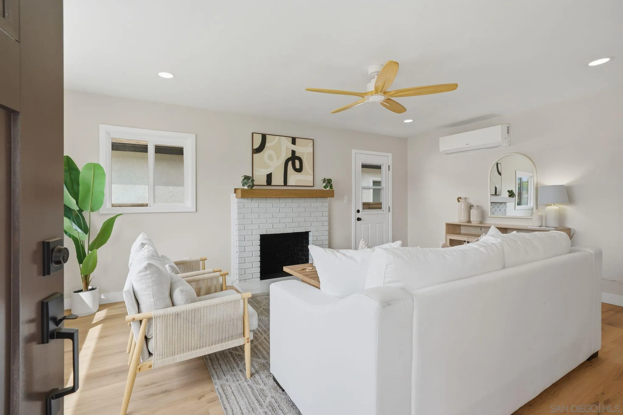 https://cdn.realtyfeed.com/cdn/127/260009089/c1f3427943d60b77d16993480a6c0f73.webp