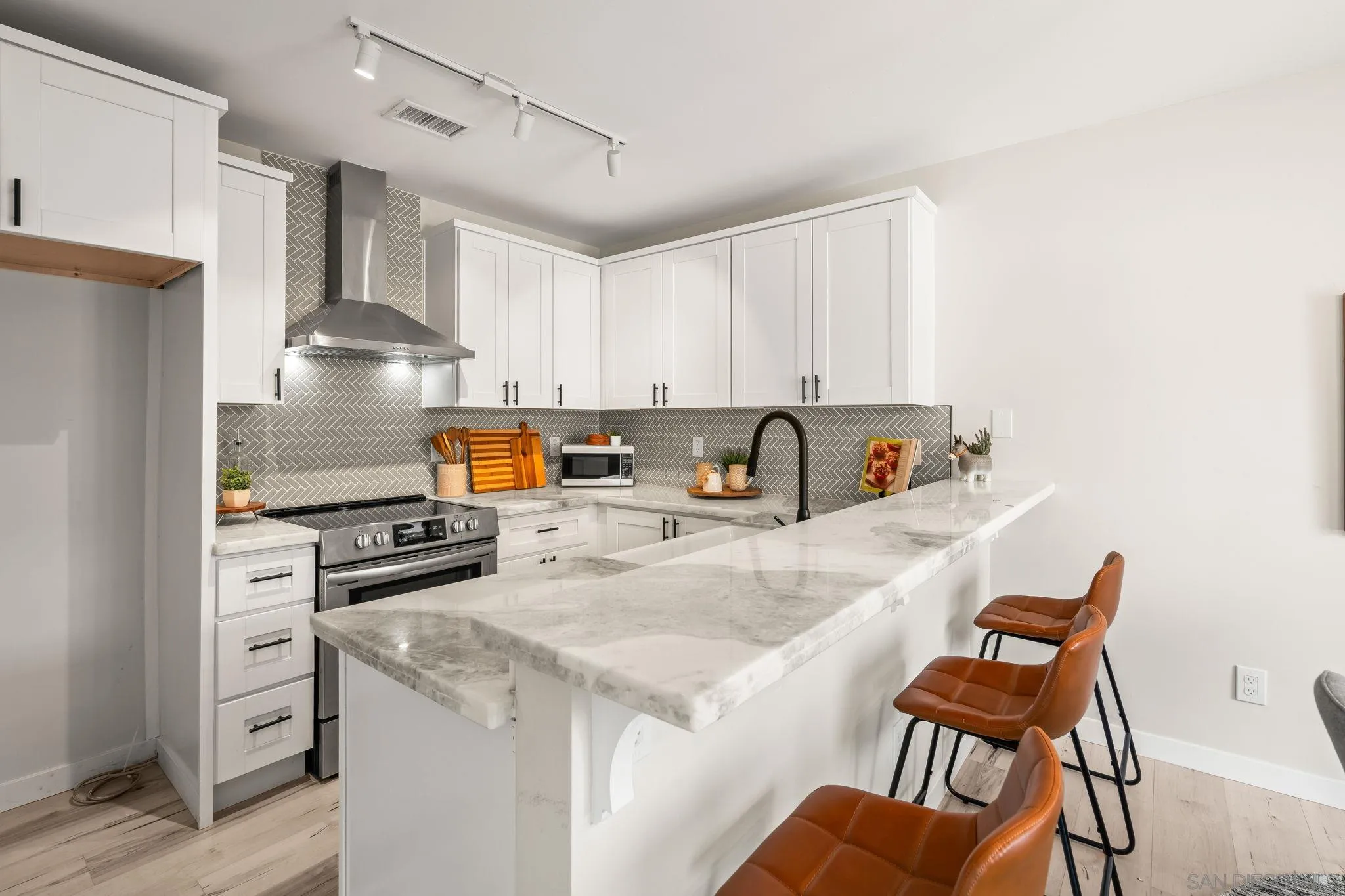 Photo #8: 260009091 Listing: Photo #8