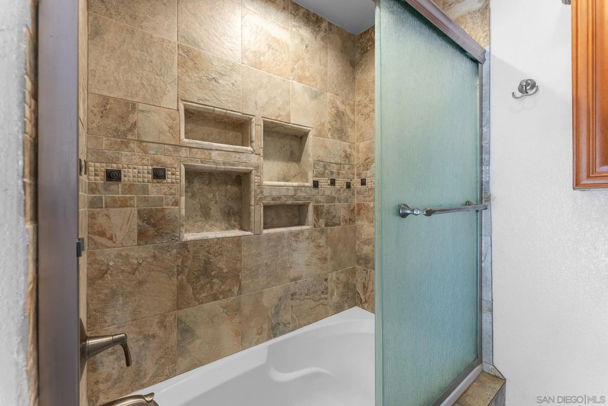 Photo #14: 260009093 Listing: Photo #14