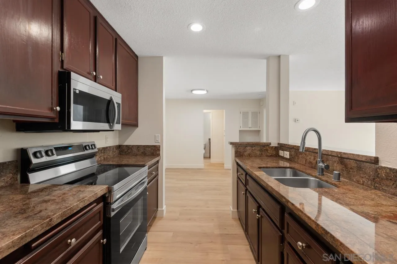 Photo #7: 260009112 Listing: Photo #7