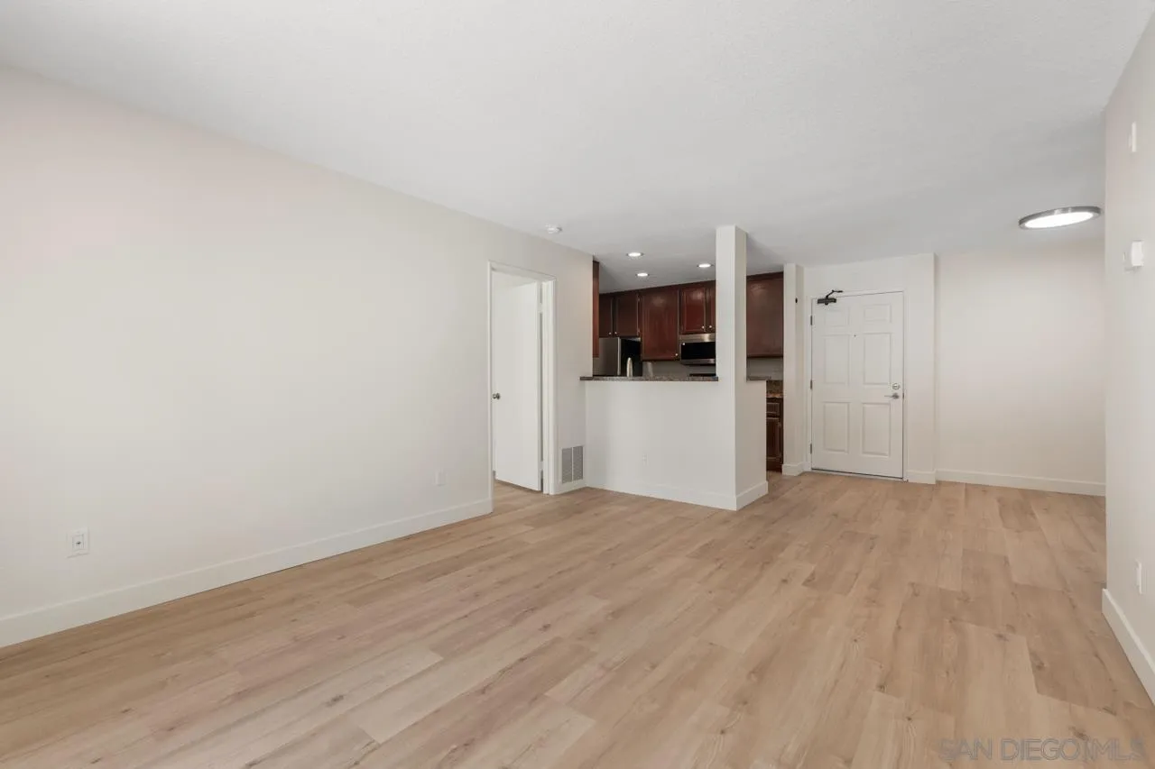 Photo #11: 260009112 Listing: Photo #11