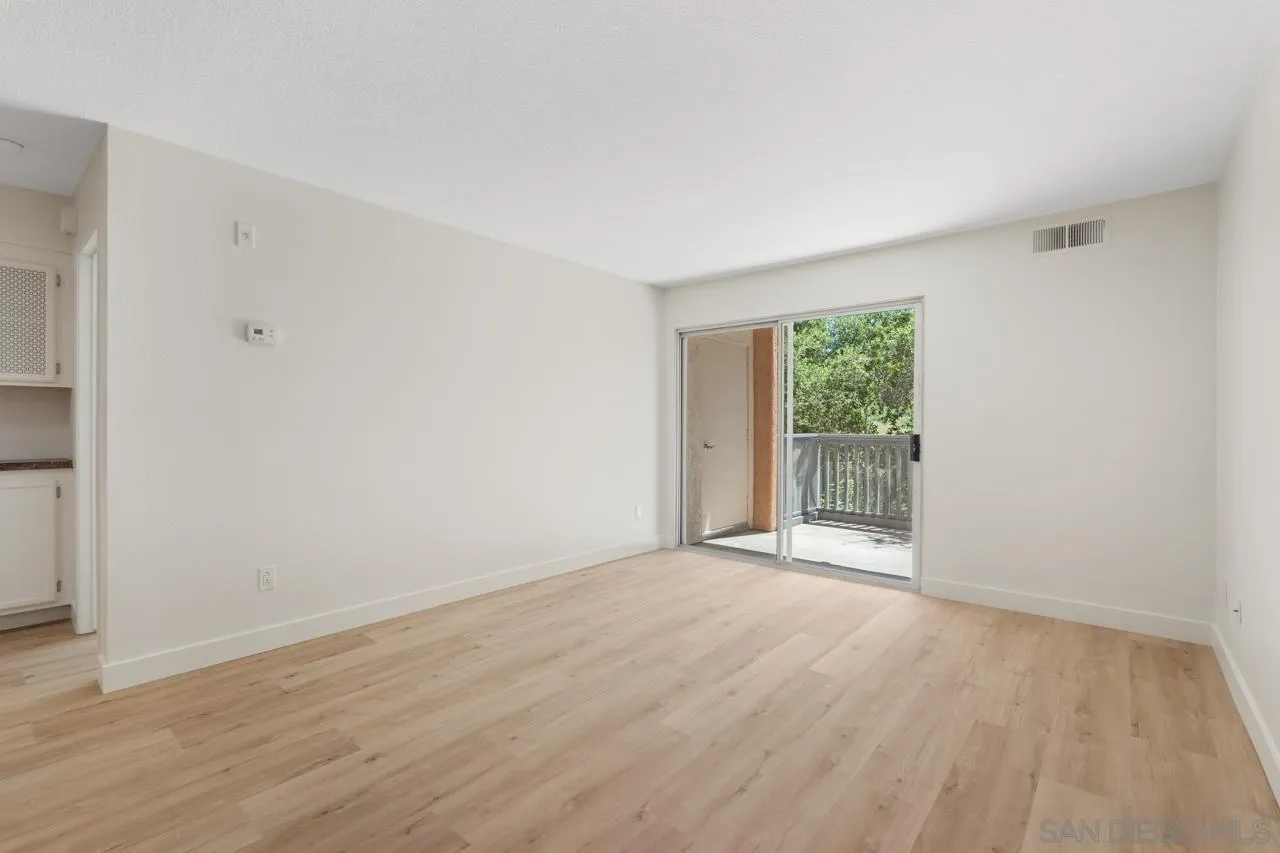 Photo #12: 260009112 Listing: Photo #12