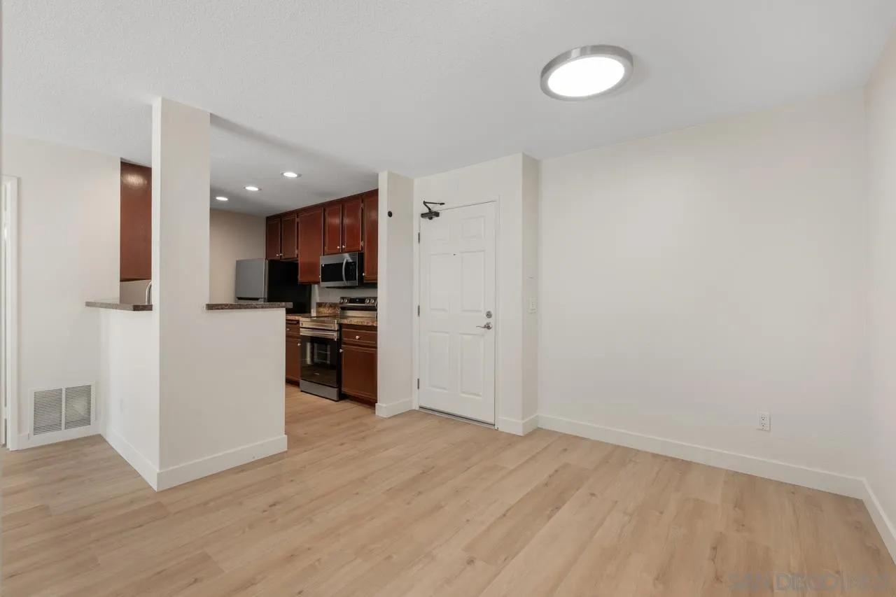 Photo #2: 260009112 Listing: Photo #2