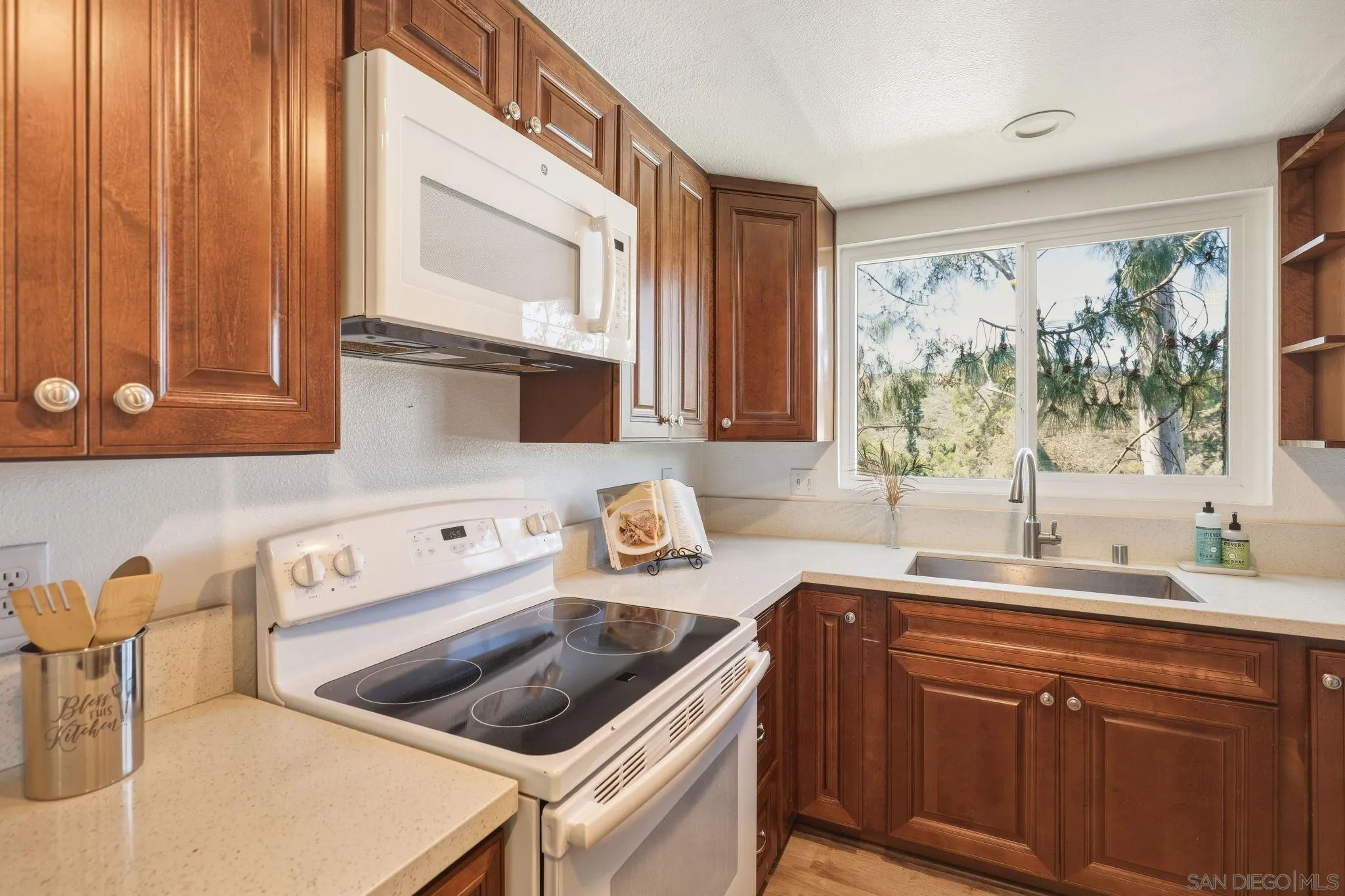 https://cdn.realtyfeed.com/cdn/127/260009118/228913b6af9ad9b4f9360b4528db28fe.webp