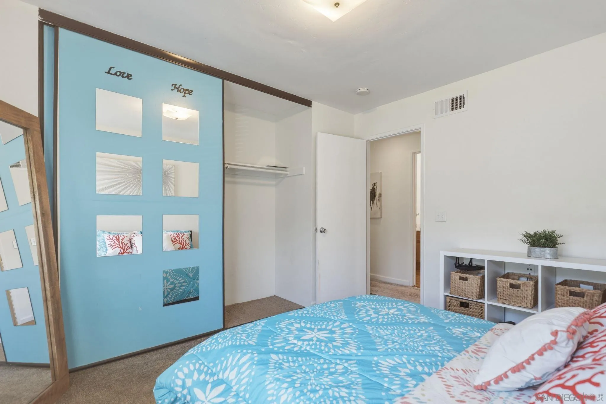 https://cdn.realtyfeed.com/cdn/127/260009118/6f4268aa0419679fb85733289c2a7819.webp