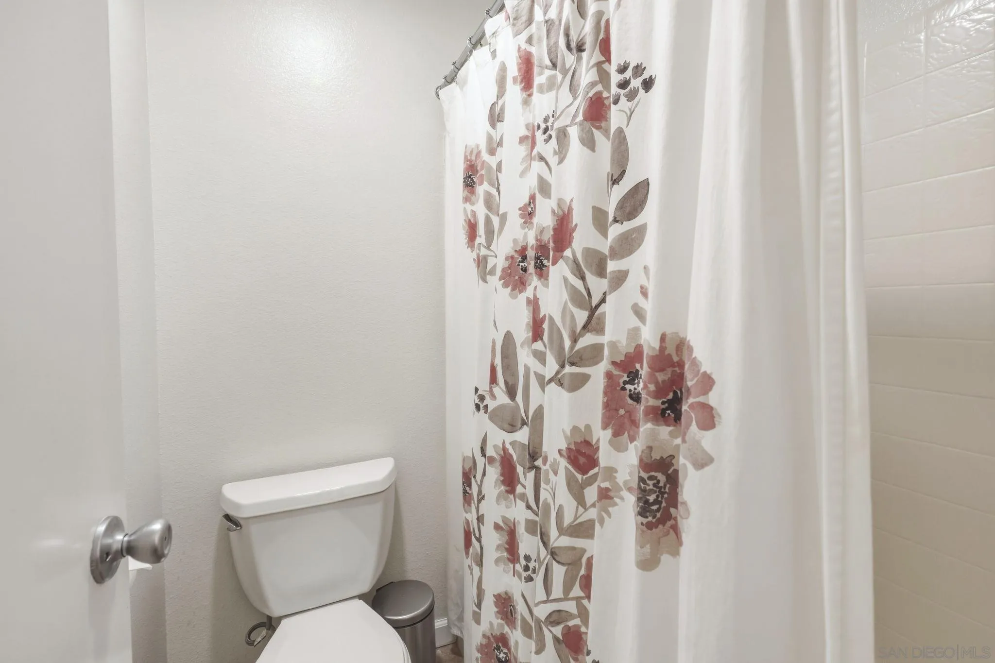 https://cdn.realtyfeed.com/cdn/127/260009118/8c3e4153b84eeaab6bea9a68f154fb51.webp