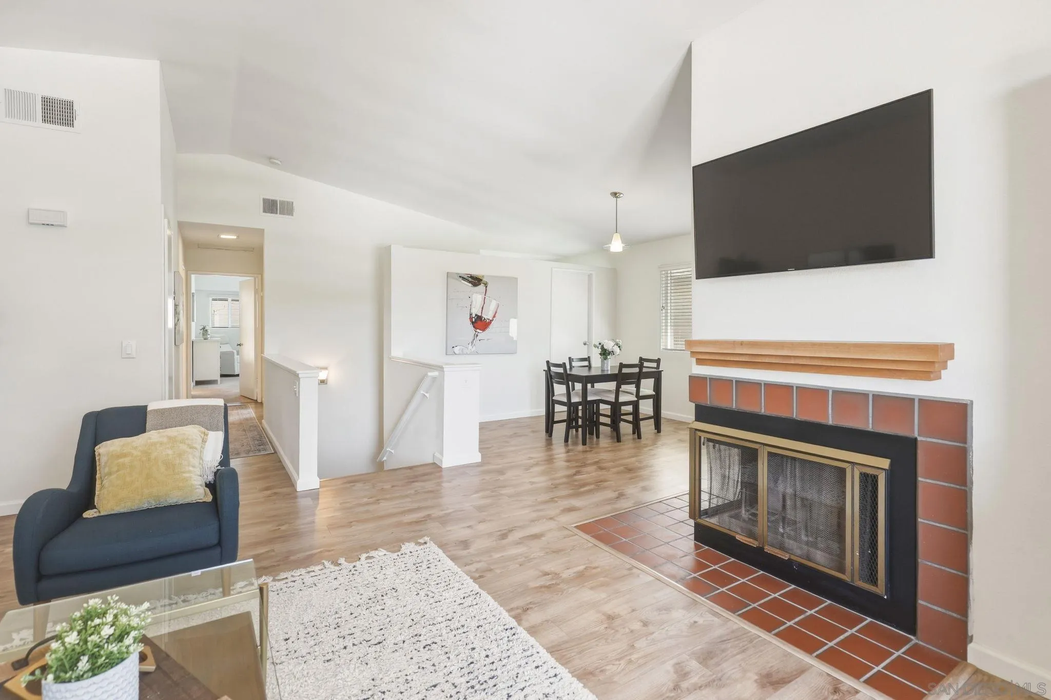 https://cdn.realtyfeed.com/cdn/127/260009118/9d691209096165af5fab7f5466ccfd31.webp