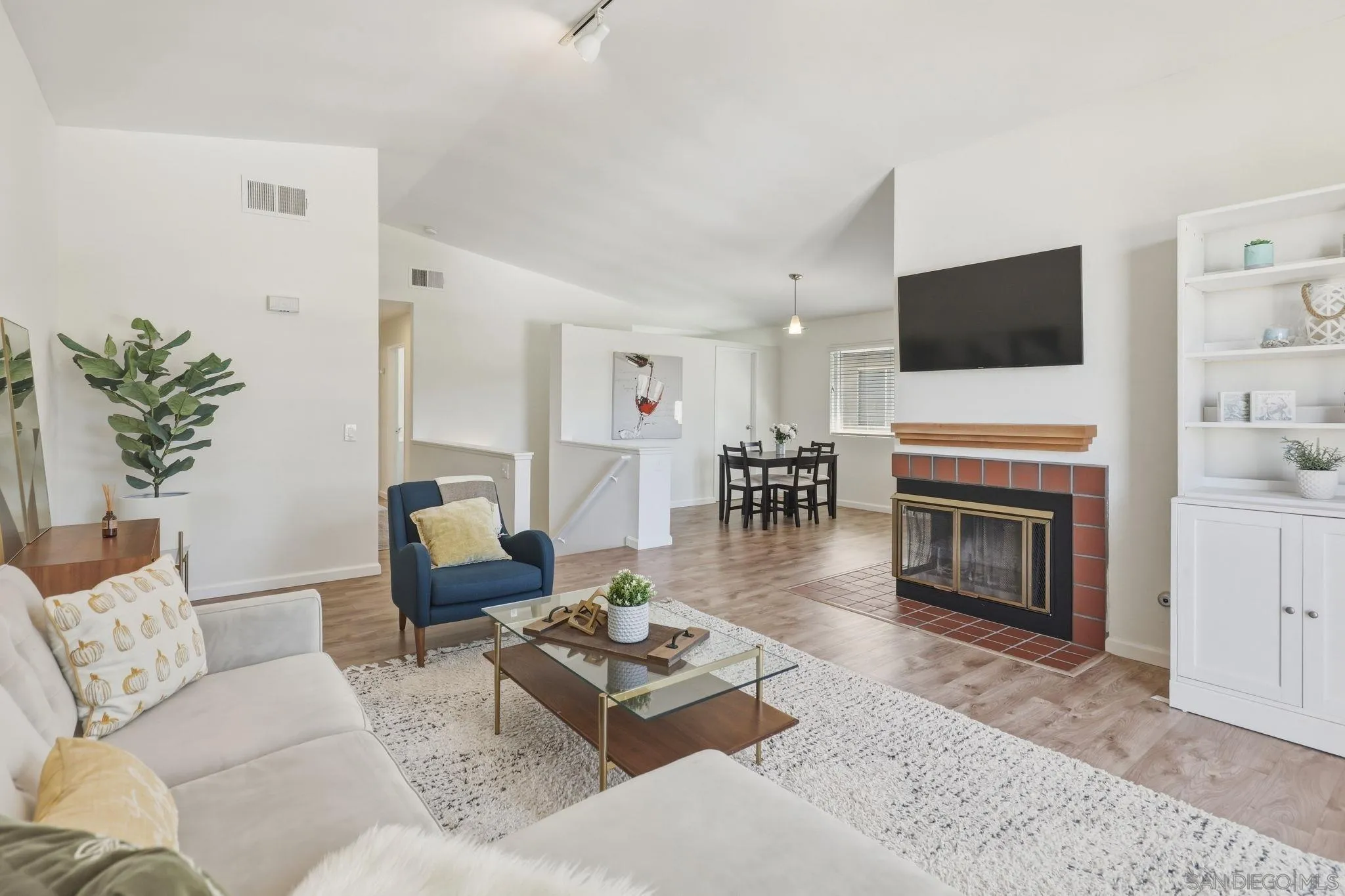 https://cdn.realtyfeed.com/cdn/127/260009118/a6c68e707ff75d00398f1495b1d6edfc.webp