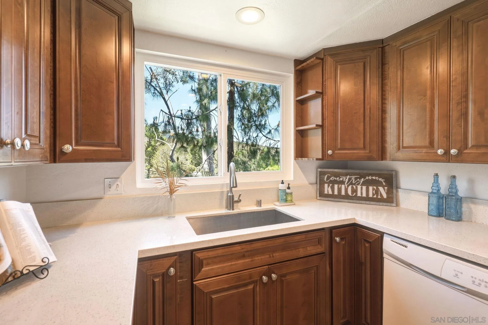 https://cdn.realtyfeed.com/cdn/127/260009118/c9e7670cc7d32caa536231dd8bc3caf6.webp