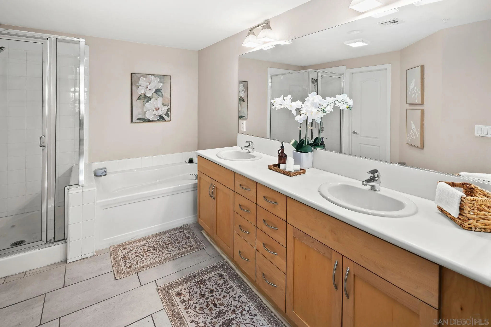 https://cdn.realtyfeed.com/cdn/127/260009121/1e218568c8938c76d3bbc13755d27ce8.webp