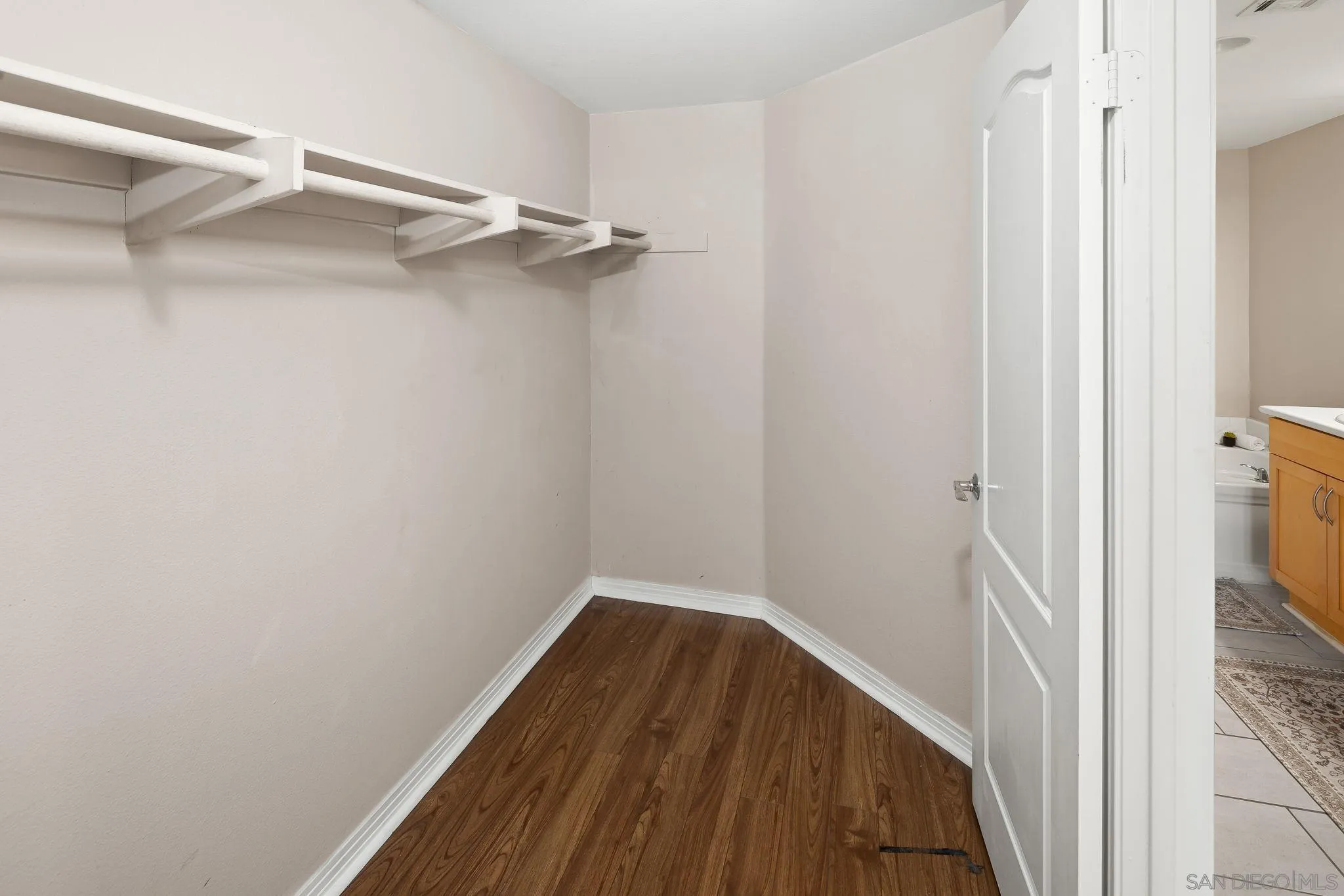 https://cdn.realtyfeed.com/cdn/127/260009121/781e9b24096331f09c9414250562ac30.webp