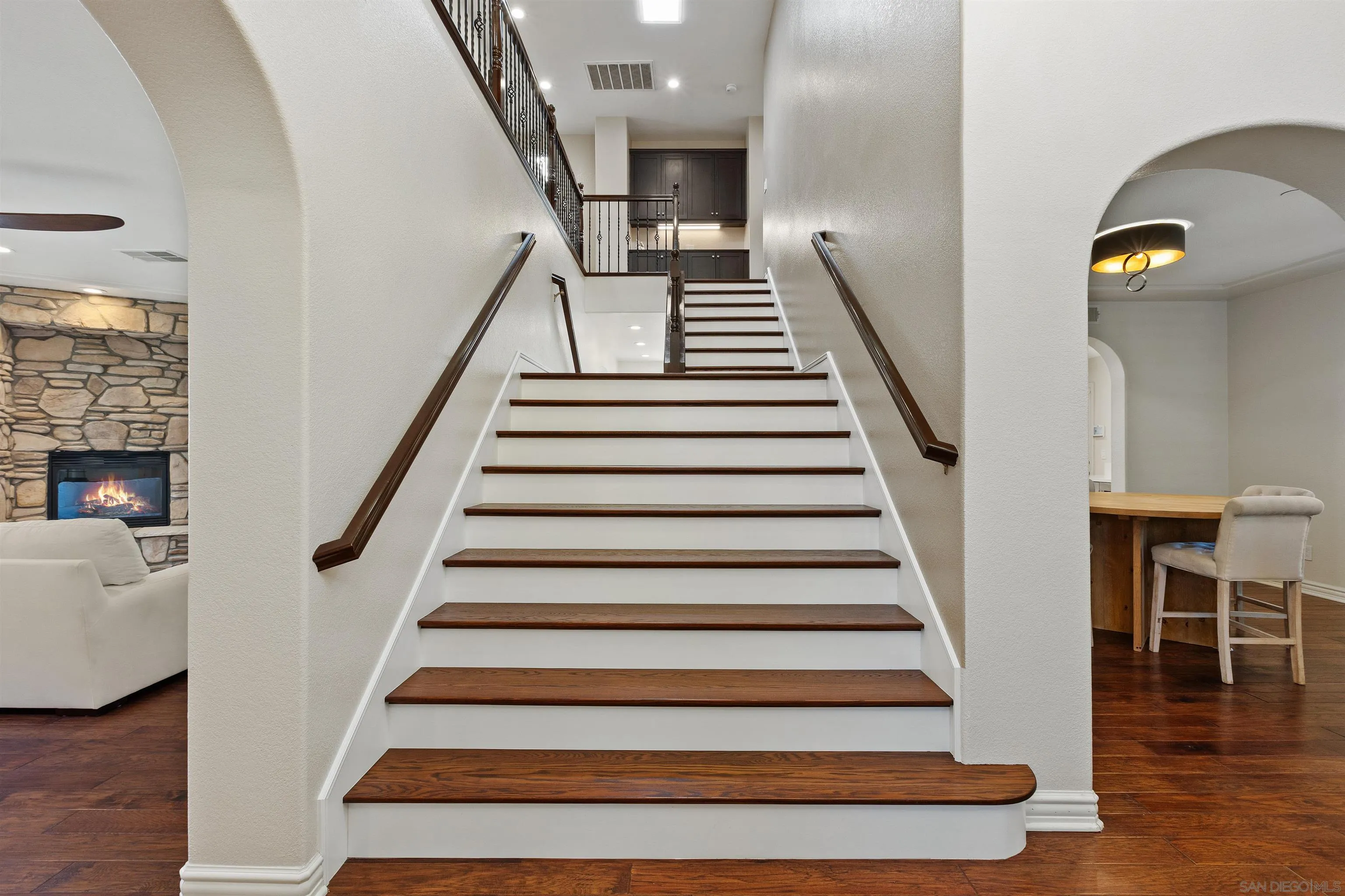 https://cdn.realtyfeed.com/cdn/127/260009125/6ccf889f7df0e5695233900cefb2ae71.webp