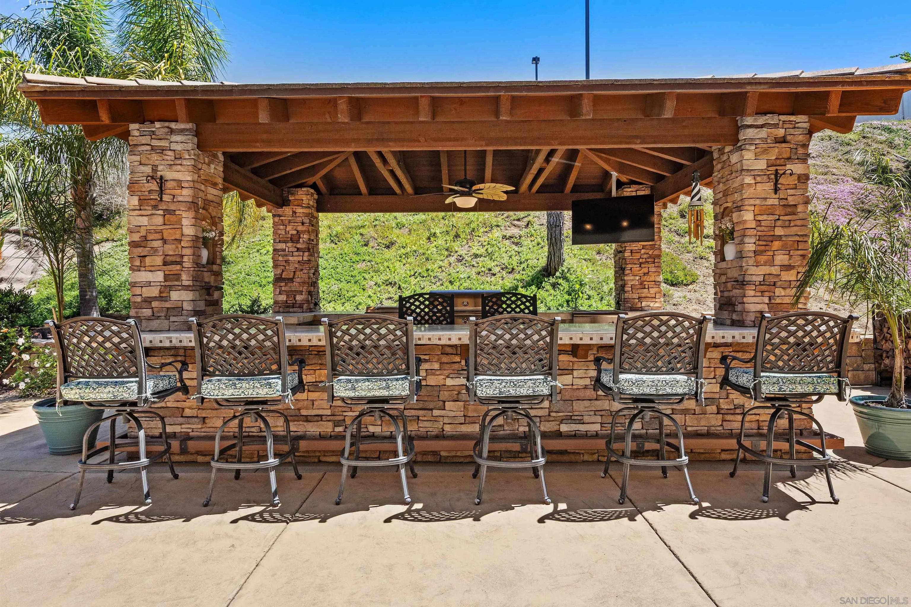 https://cdn.realtyfeed.com/cdn/127/260009125/be93eca1472b210db6be98b53a9c24f3.webp