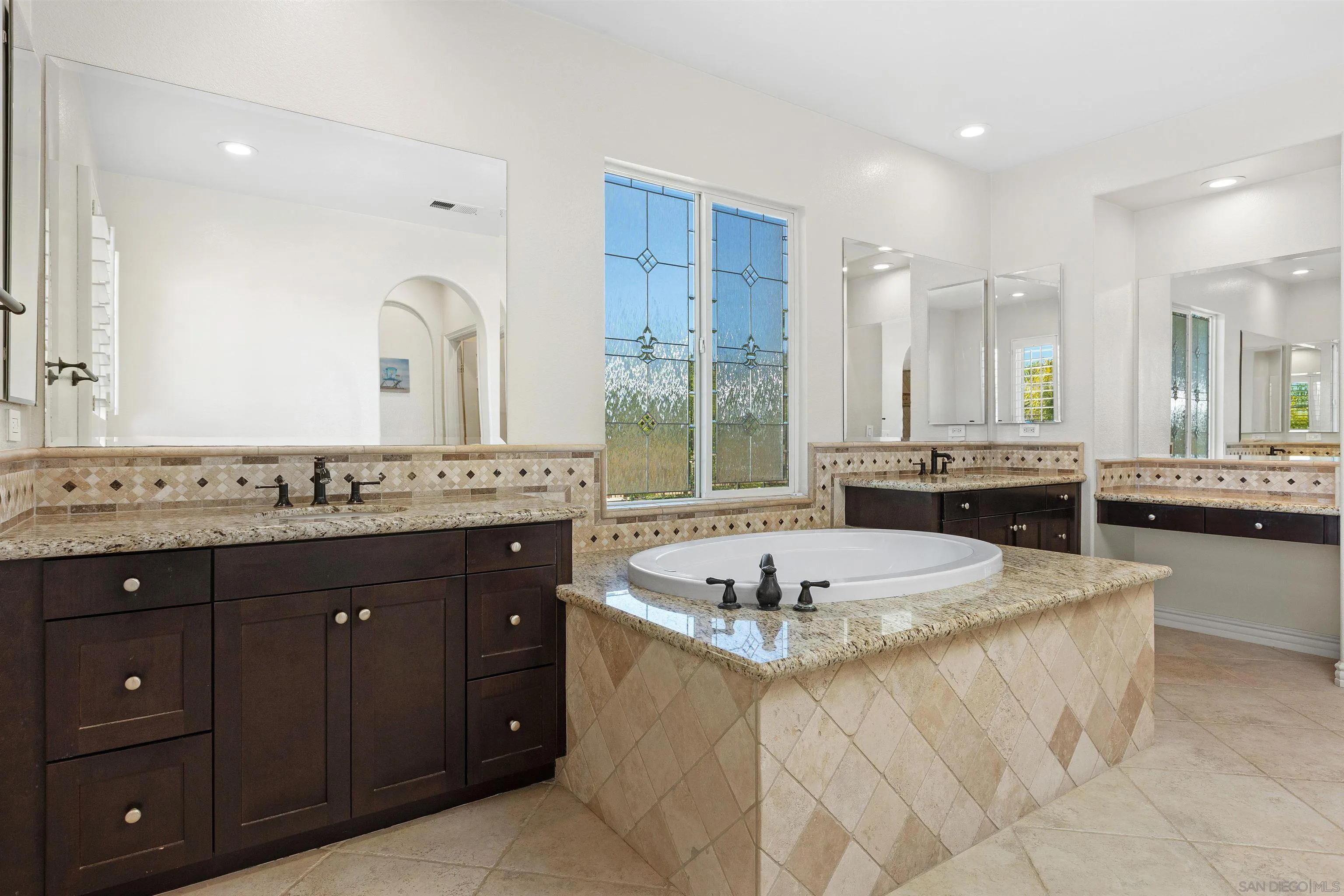 https://cdn.realtyfeed.com/cdn/127/260009125/cb2c602cf8535ba4431a43b76401f7db.webp