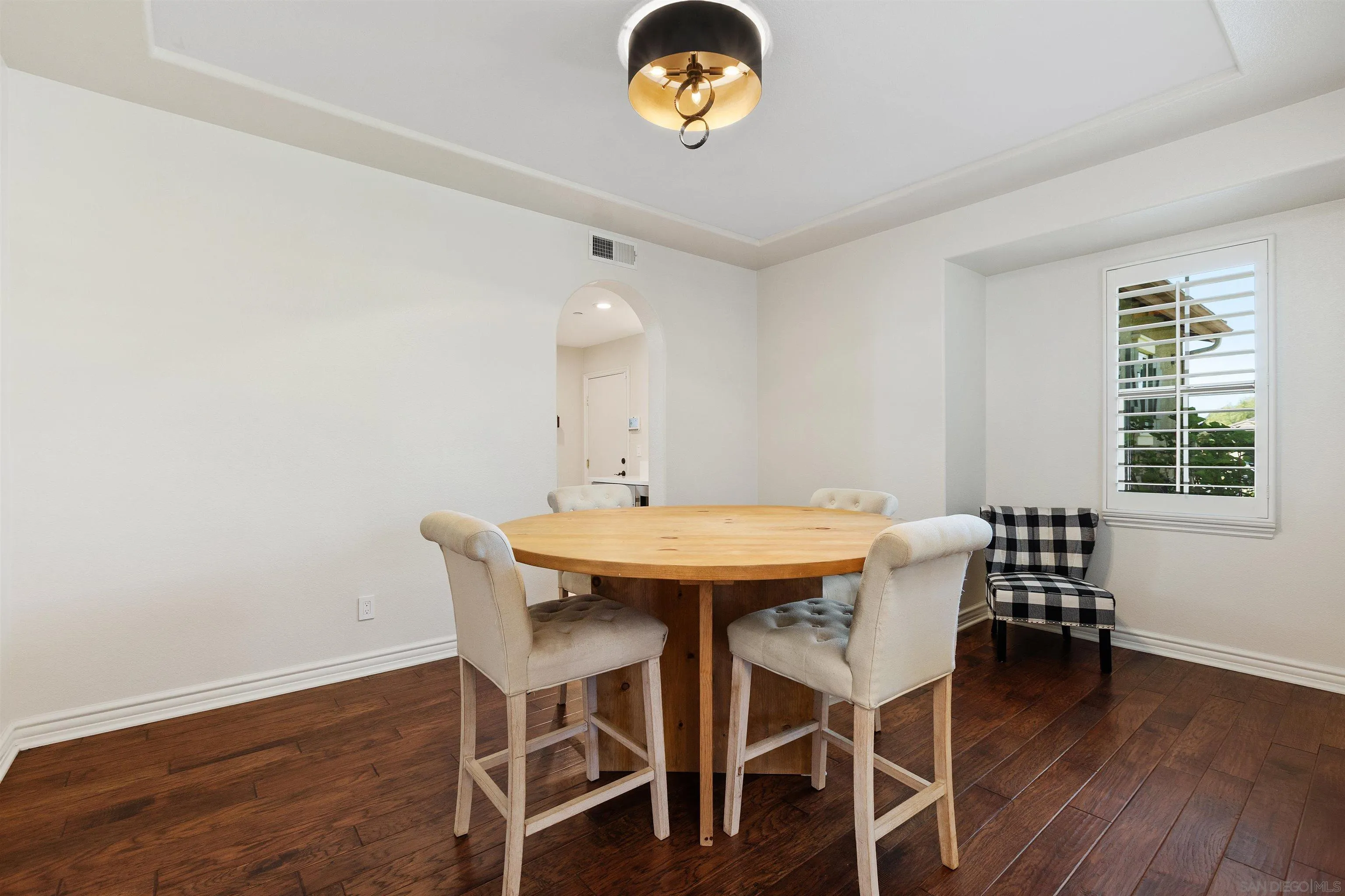 https://cdn.realtyfeed.com/cdn/127/260009125/cbceb02d166518daa6d951fb7e3cff65.webp