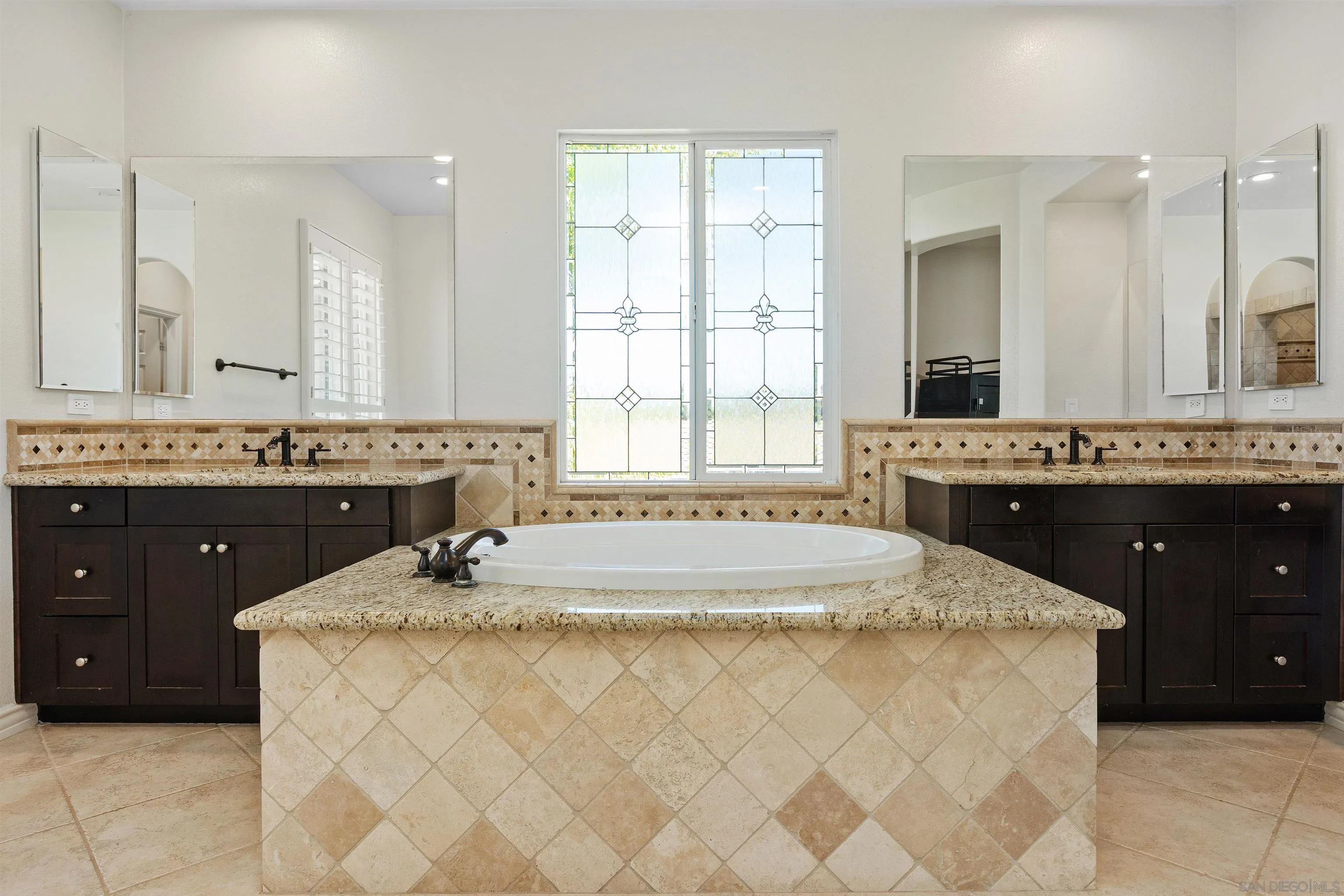 https://cdn.realtyfeed.com/cdn/127/260009125/fd03a2802536a32b76813e8f6038cae6.webp