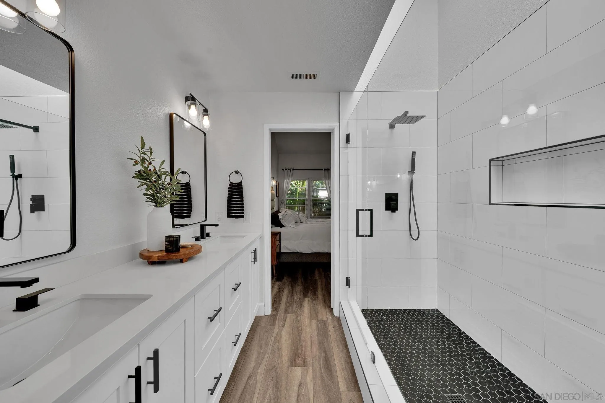 https://cdn.realtyfeed.com/cdn/127/260009144/619f7f7ab21494d58dc6eab36dcdb215.webp