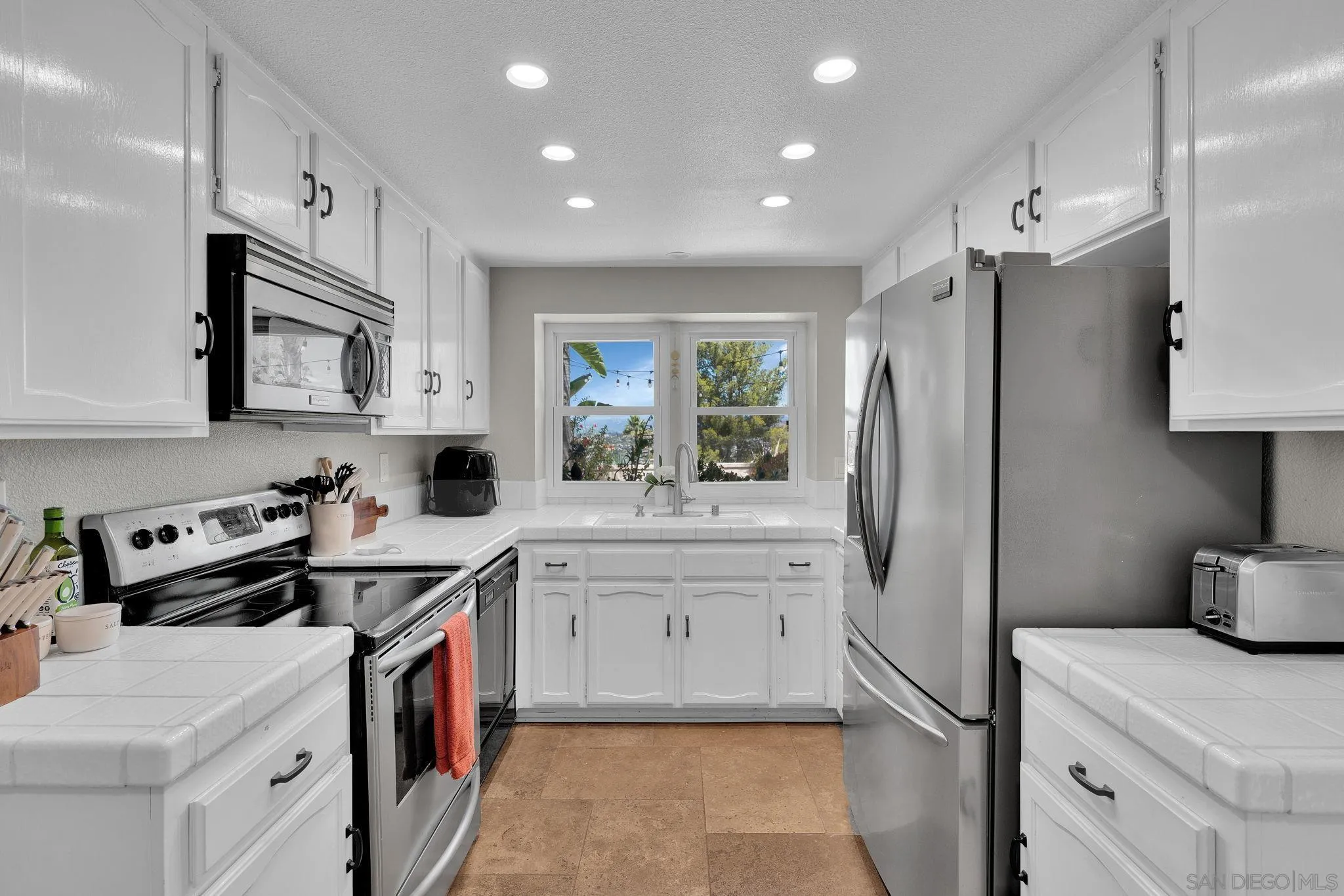 https://cdn.realtyfeed.com/cdn/127/260009144/68b96de1b9eb225ad72681077d7e5158.webp