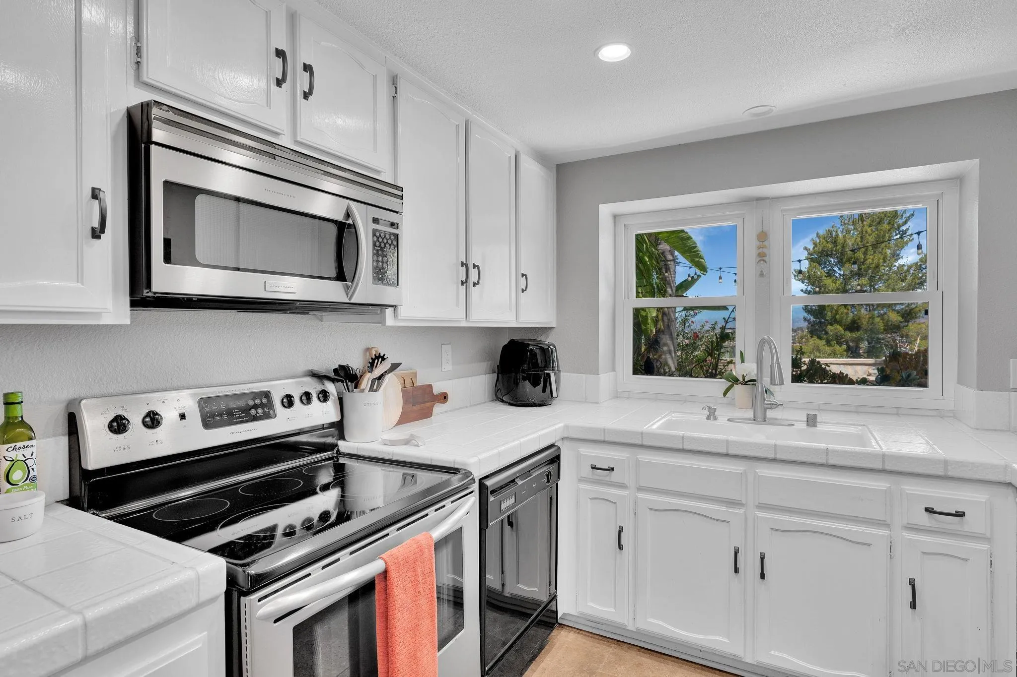 https://cdn.realtyfeed.com/cdn/127/260009144/b0f0debae27c448baa917b3a24cf31dd.webp