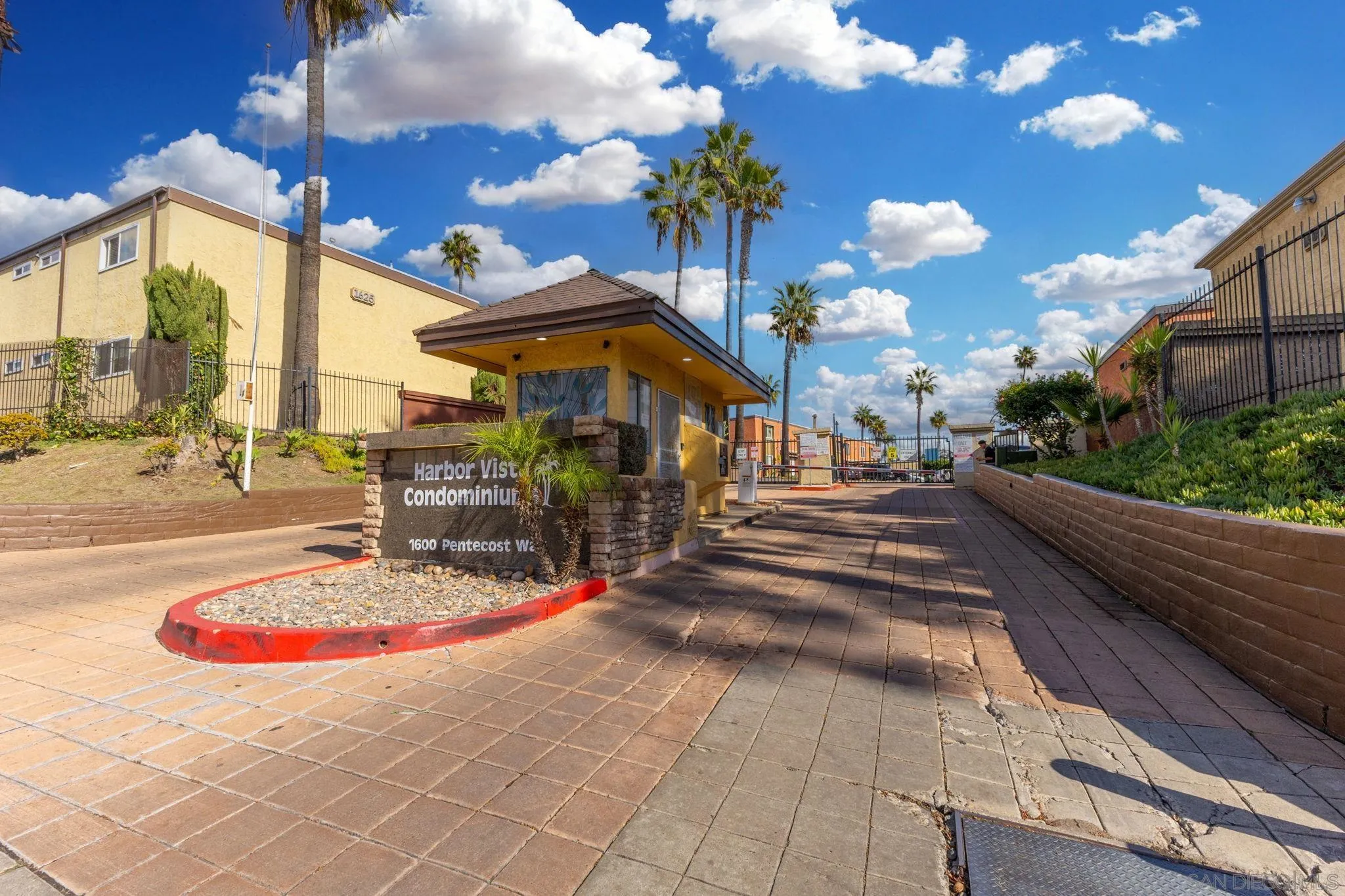 https://cdn.realtyfeed.com/cdn/127/260009145/86889aa23bbcb64b32178bdb5bd458bf.webp