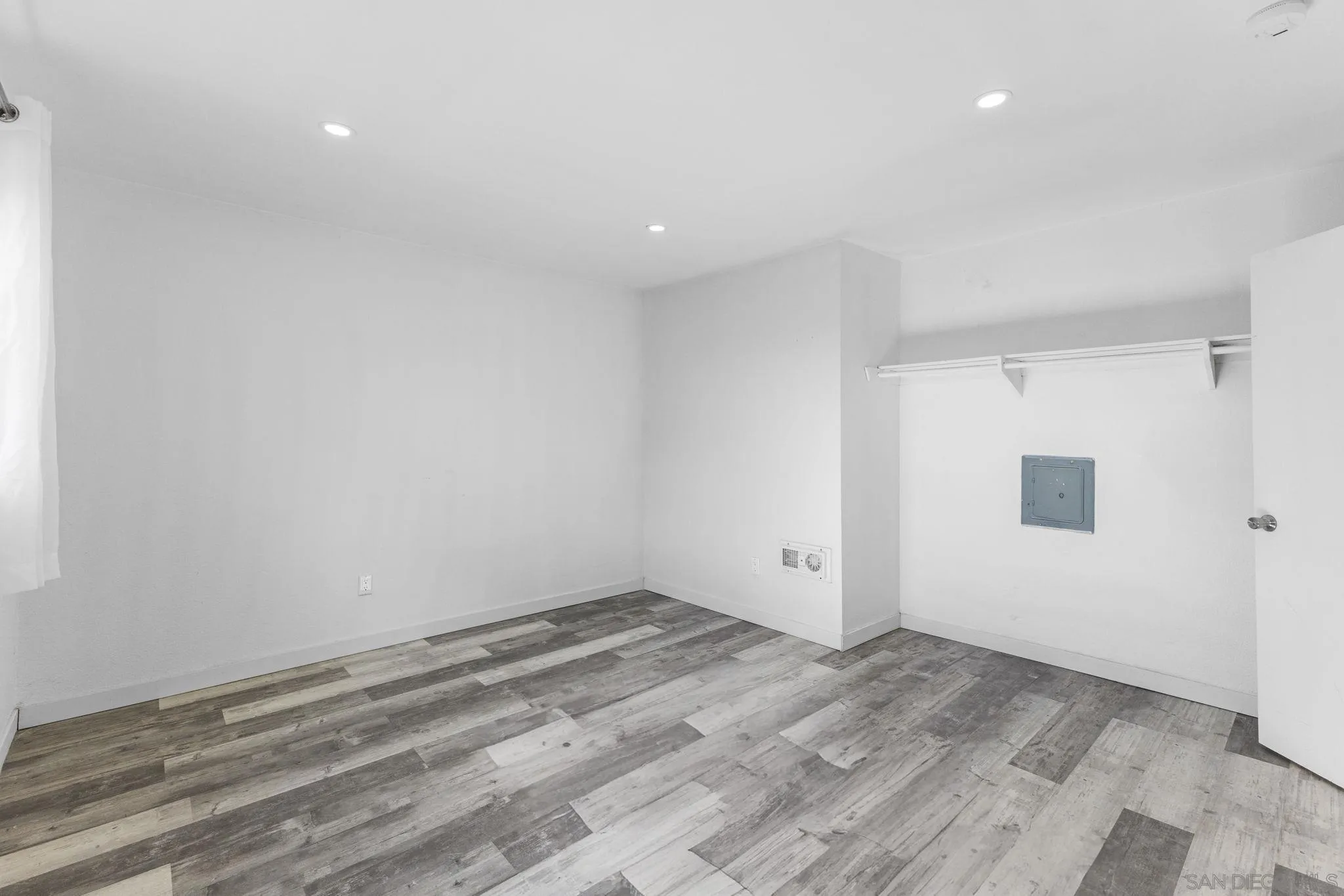 https://cdn.realtyfeed.com/cdn/127/260009145/975b7354b5a45946213d91930bde75c7.webp