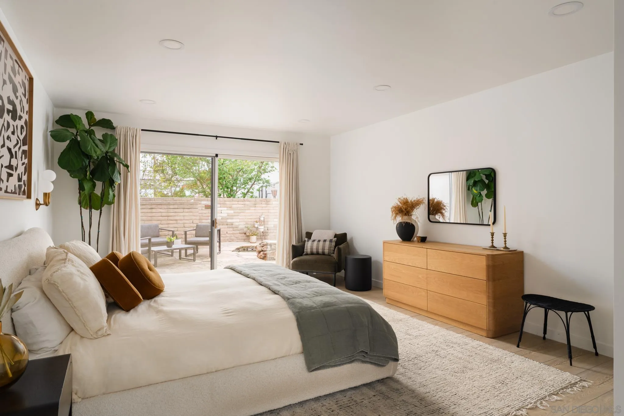 https://cdn.realtyfeed.com/cdn/127/260009148/d0cc9c7984bfc4823c471849f023ee58.webp