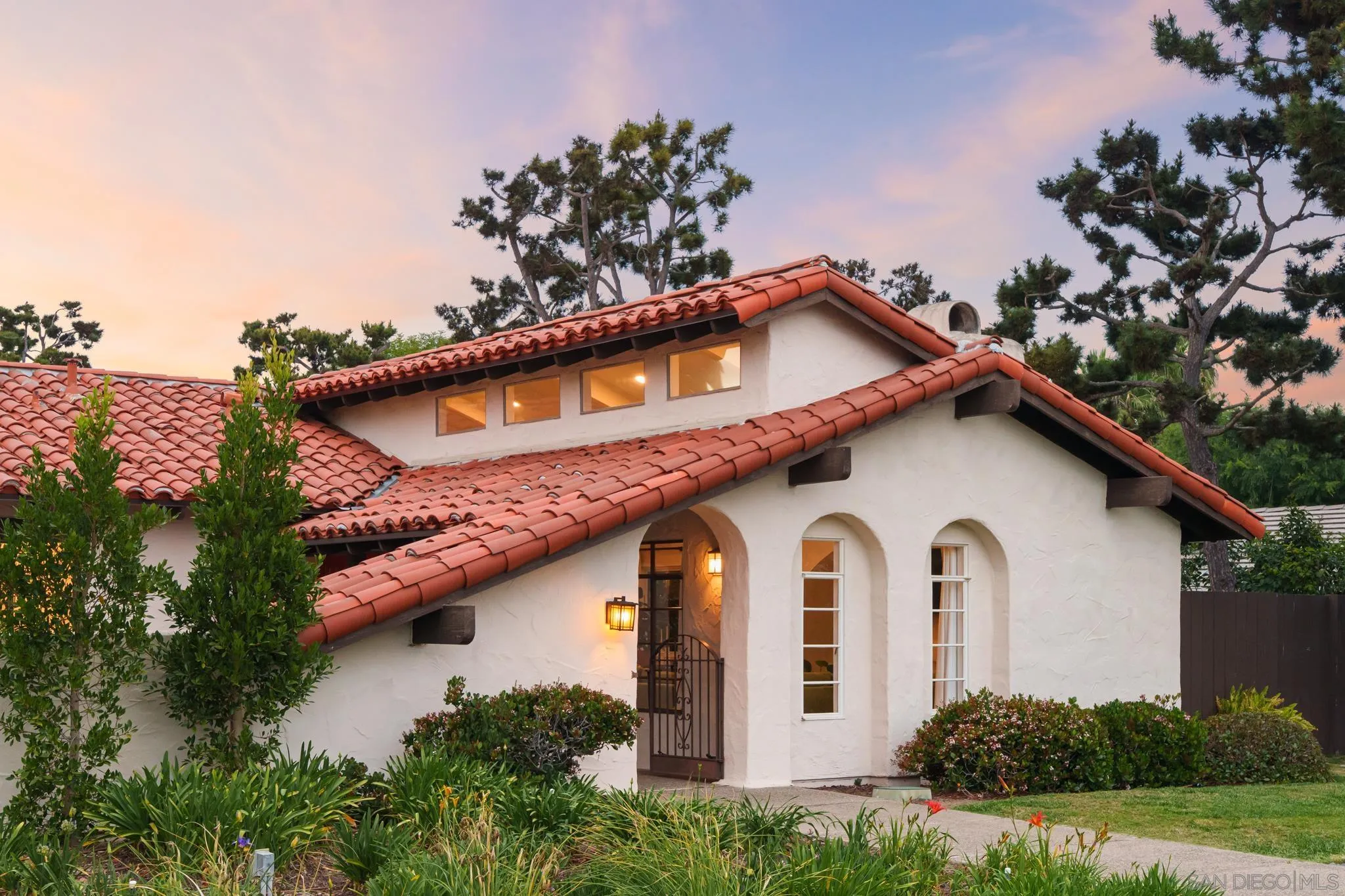 https://cdn.realtyfeed.com/cdn/127/260009148/f454b8b05f8b4fbd1b65518732eeb4d9.webp