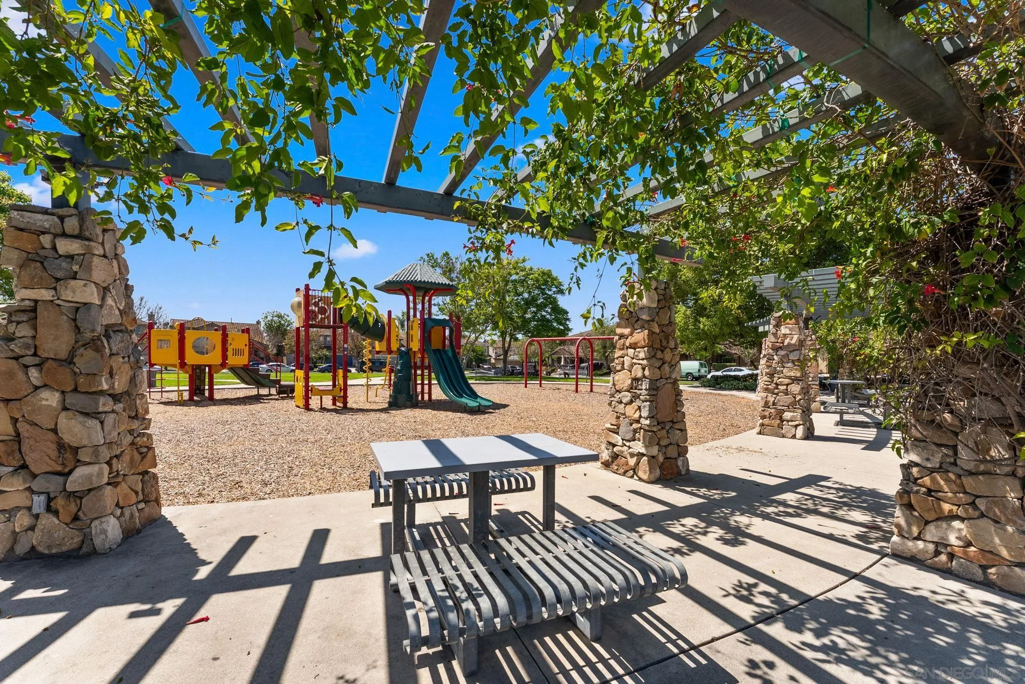 https://cdn.realtyfeed.com/cdn/127/260009151/0e898803b170e136593b36582ce428b4.webp