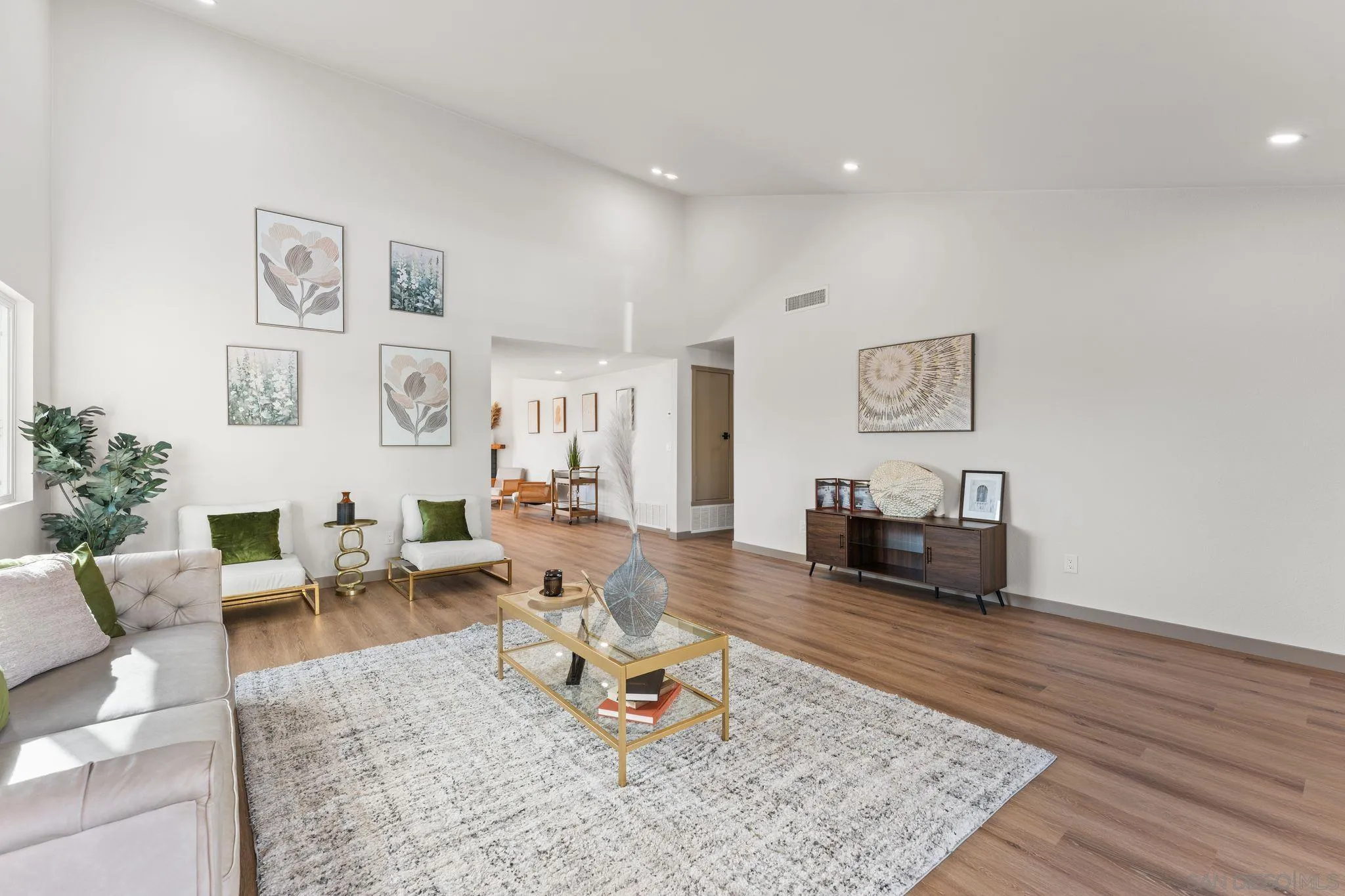 https://cdn.realtyfeed.com/cdn/127/260009163/39ccbbe645c05c1f0f9fd7d271263498.webp