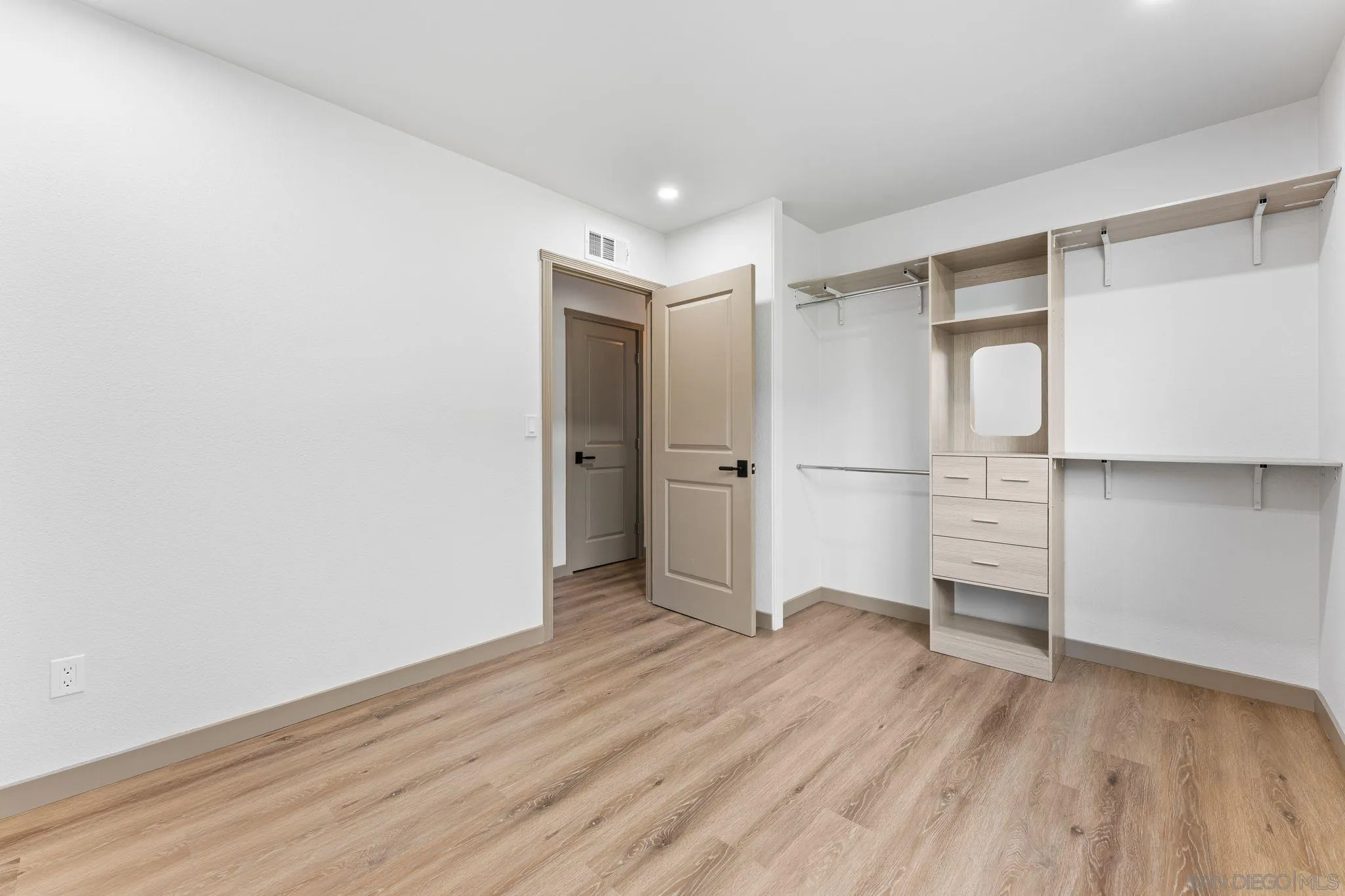 https://cdn.realtyfeed.com/cdn/127/260009163/e77741584aa03736bee5a78217d8fcf0.webp