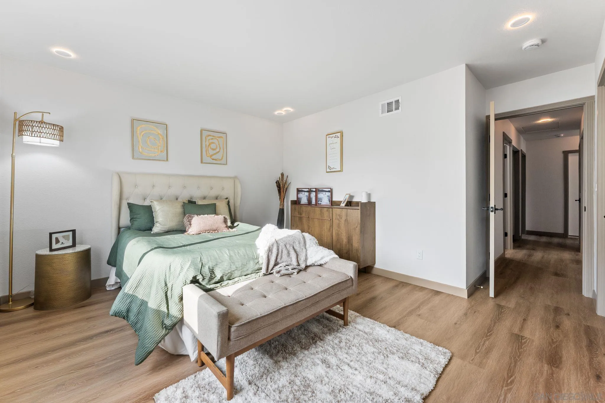 https://cdn.realtyfeed.com/cdn/127/260009163/ede9821c231eefa6e42bcc09a778fa03.webp