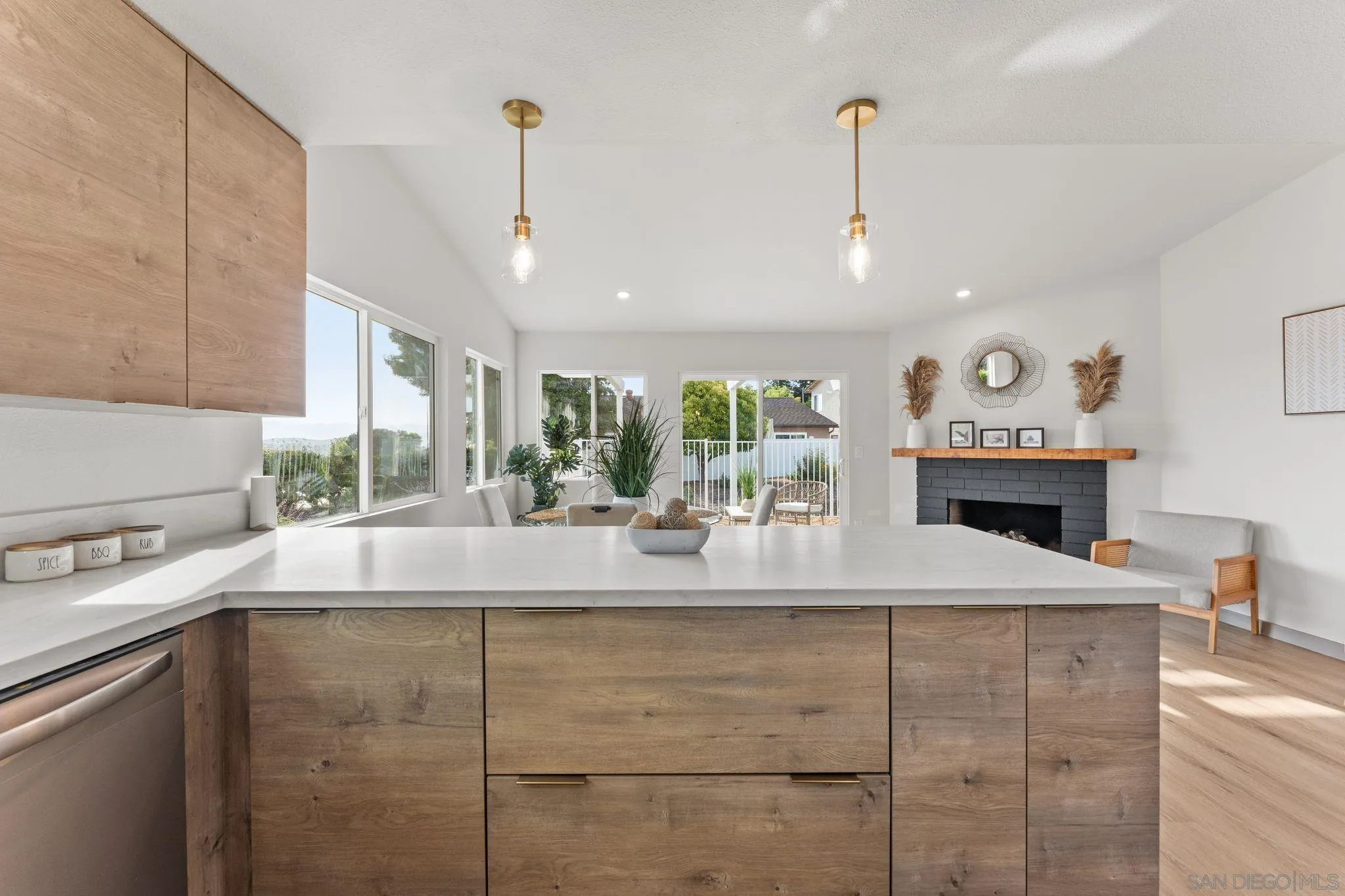 https://cdn.realtyfeed.com/cdn/127/260009163/fa55598b6ea0ff52ad79e7912345ecb0.webp