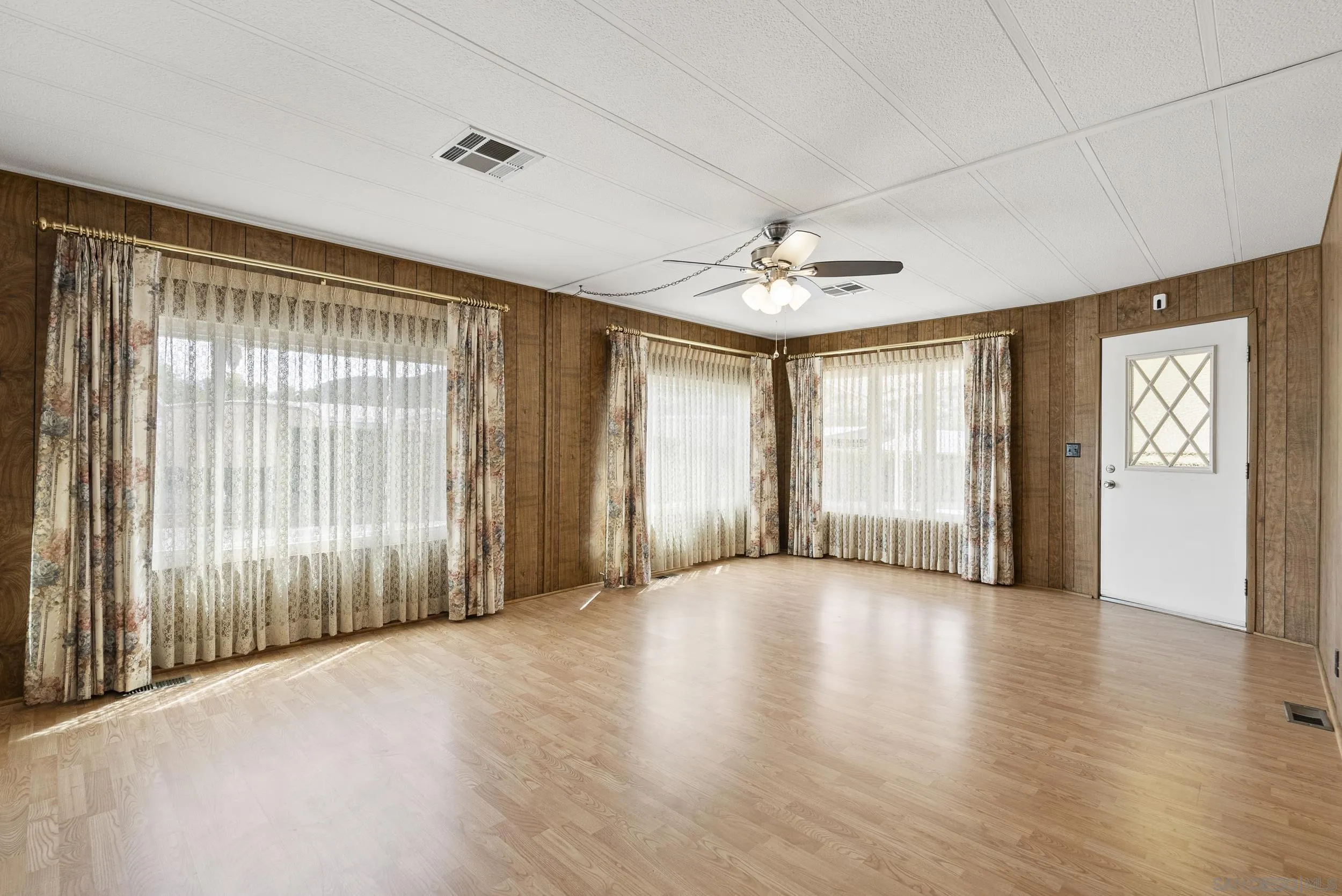 https://cdn.realtyfeed.com/cdn/127/260009184/138eedcad669d4a637f2bdb364d6c33b.webp