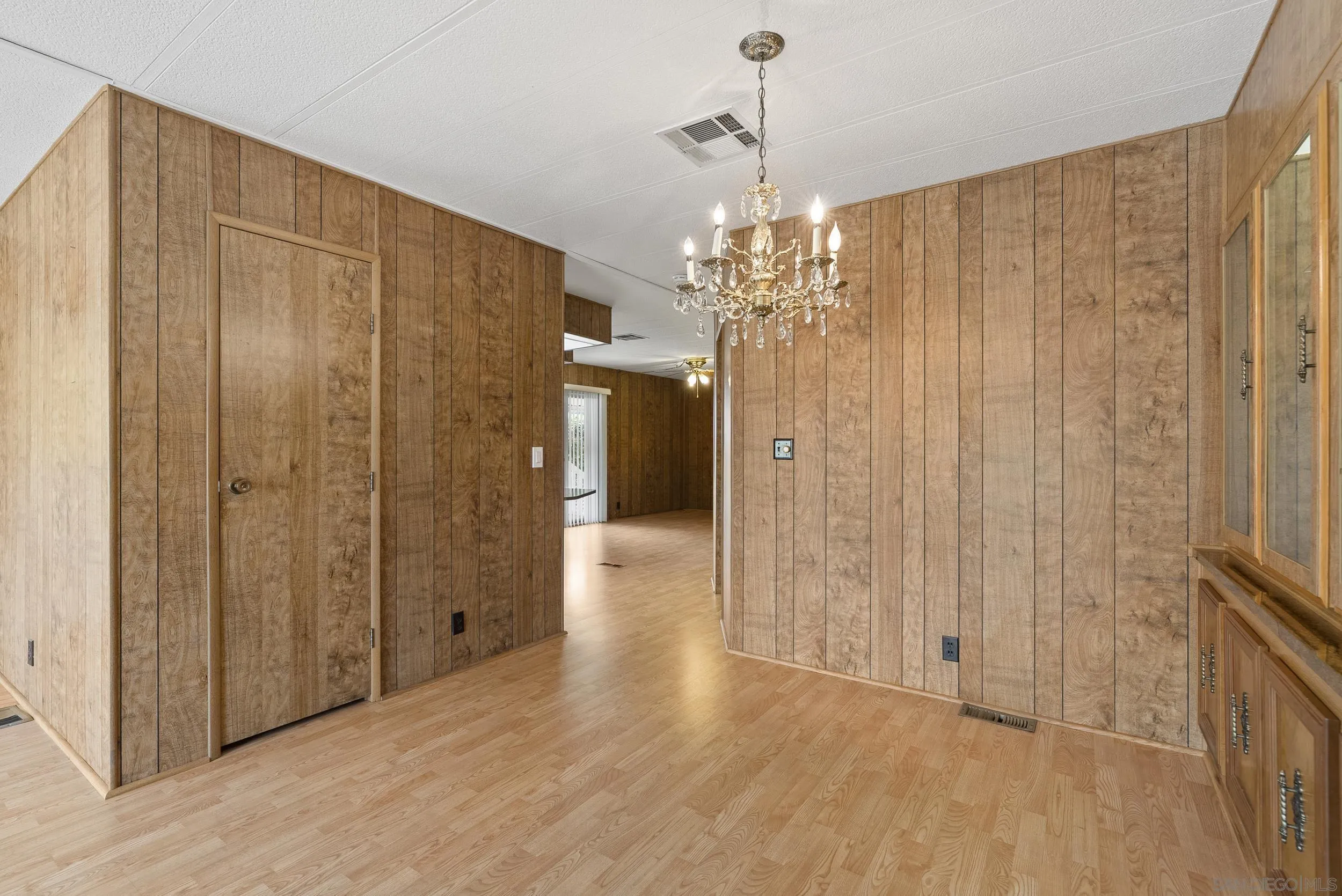 https://cdn.realtyfeed.com/cdn/127/260009184/40b80053094381331f310b301ad49db3.webp