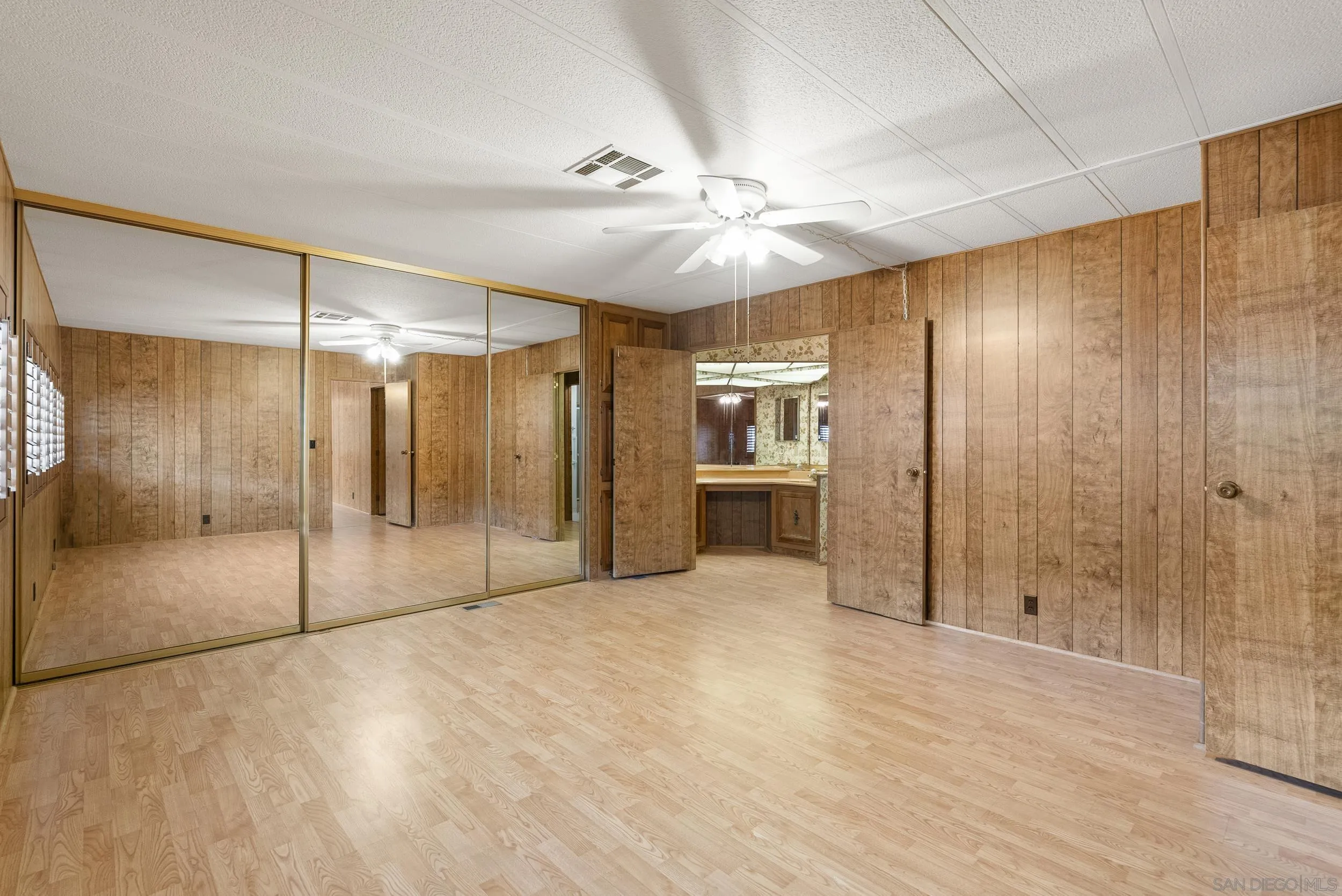 https://cdn.realtyfeed.com/cdn/127/260009184/4937846b392ef293113fdc9d31afd05e.webp