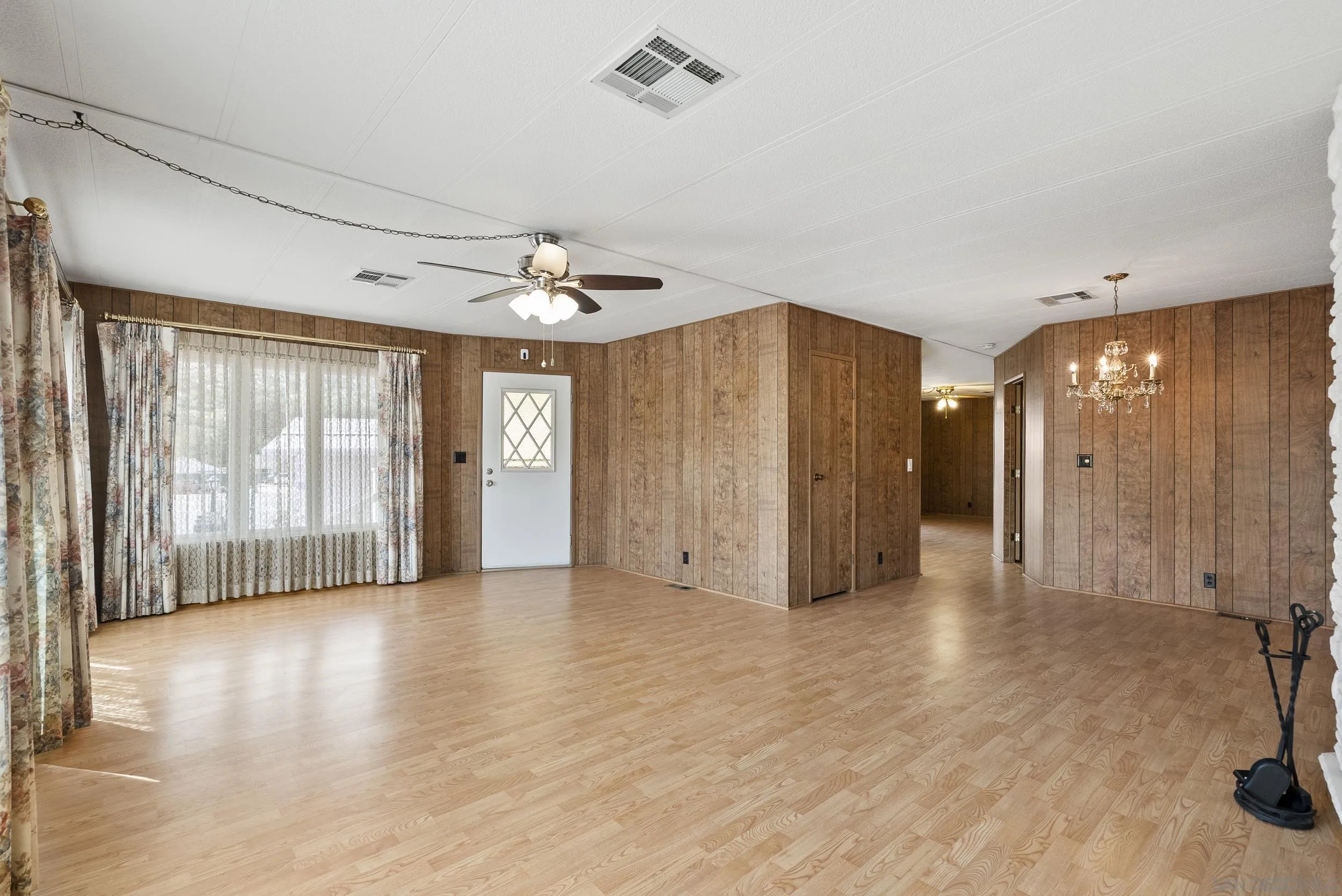 https://cdn.realtyfeed.com/cdn/127/260009184/8c90dc1a5fe049927ed234ad64ef580a.webp